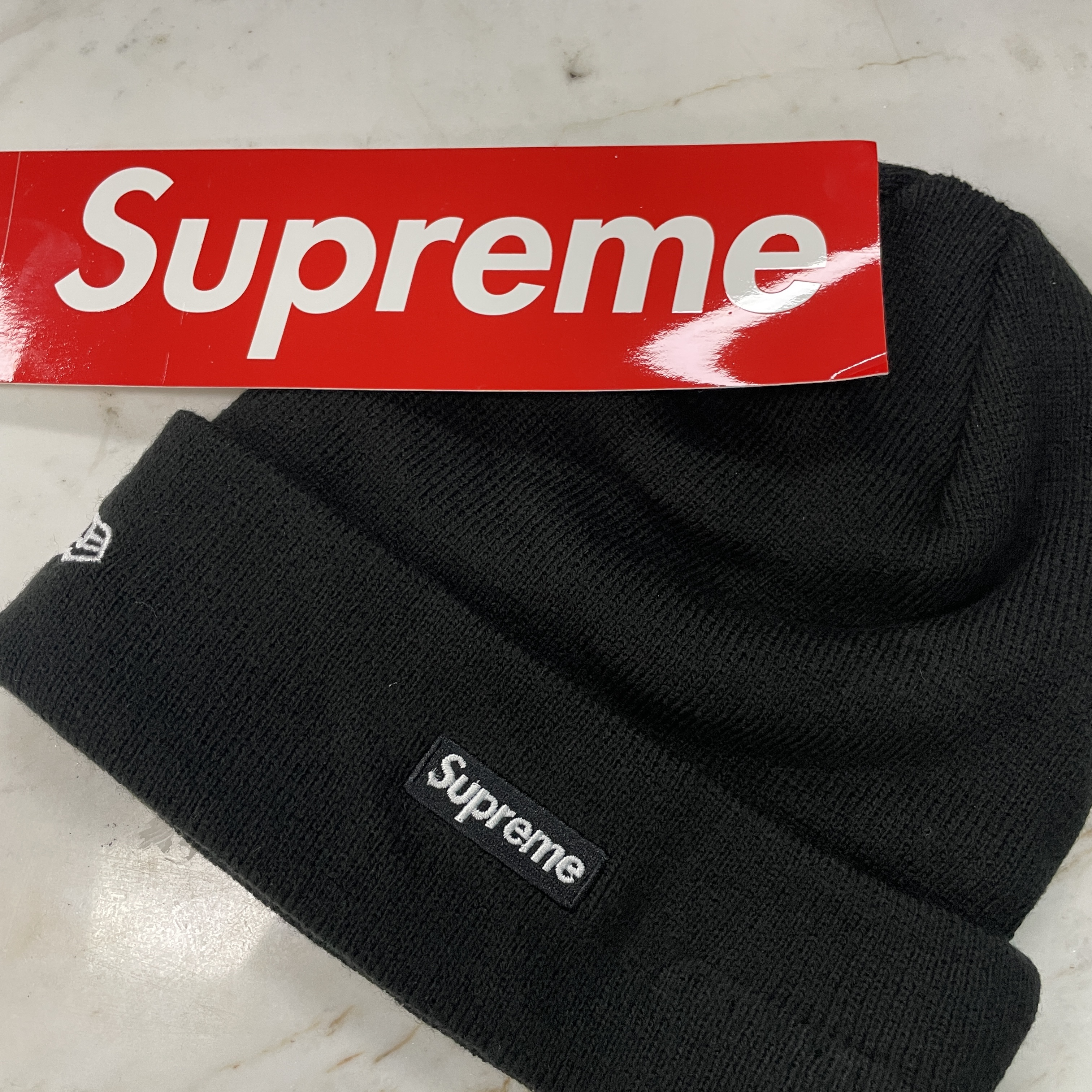 Supreme New Era Varsity Beanie Black - 23FW 착용 스타일 - 1