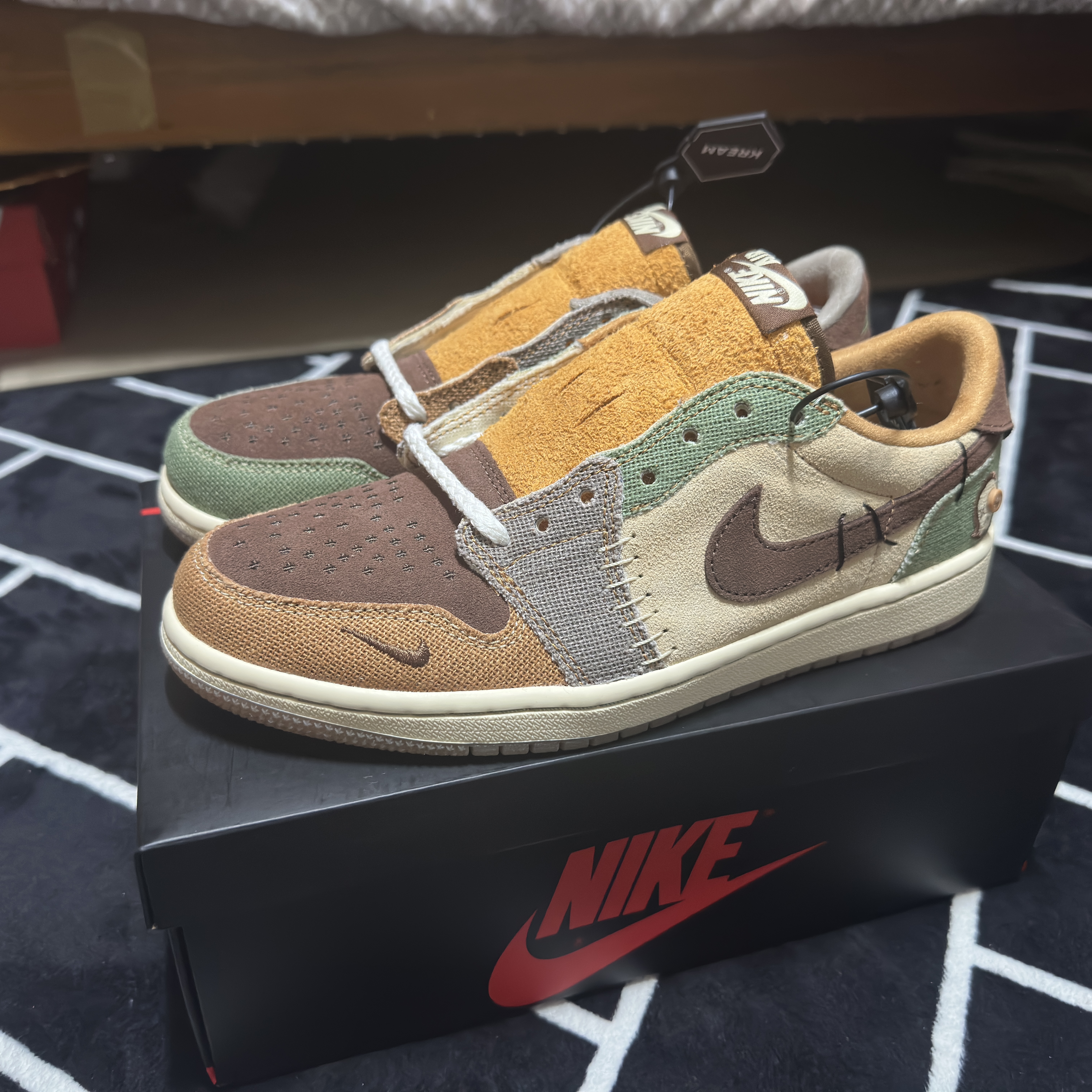Jordan 1 x Zion Williamson Retro Low OG Flax and Oil Green 착용 스타일