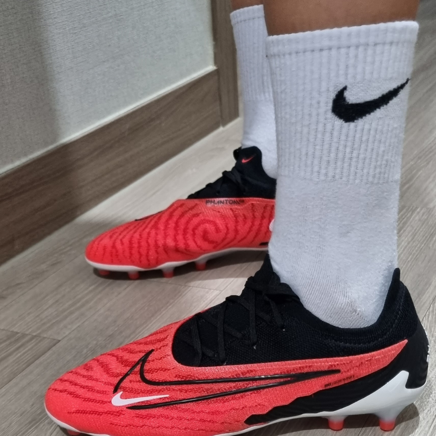 Nike Phantom GX Elite AG Pro Bright Crimson University Red 착용 스타일