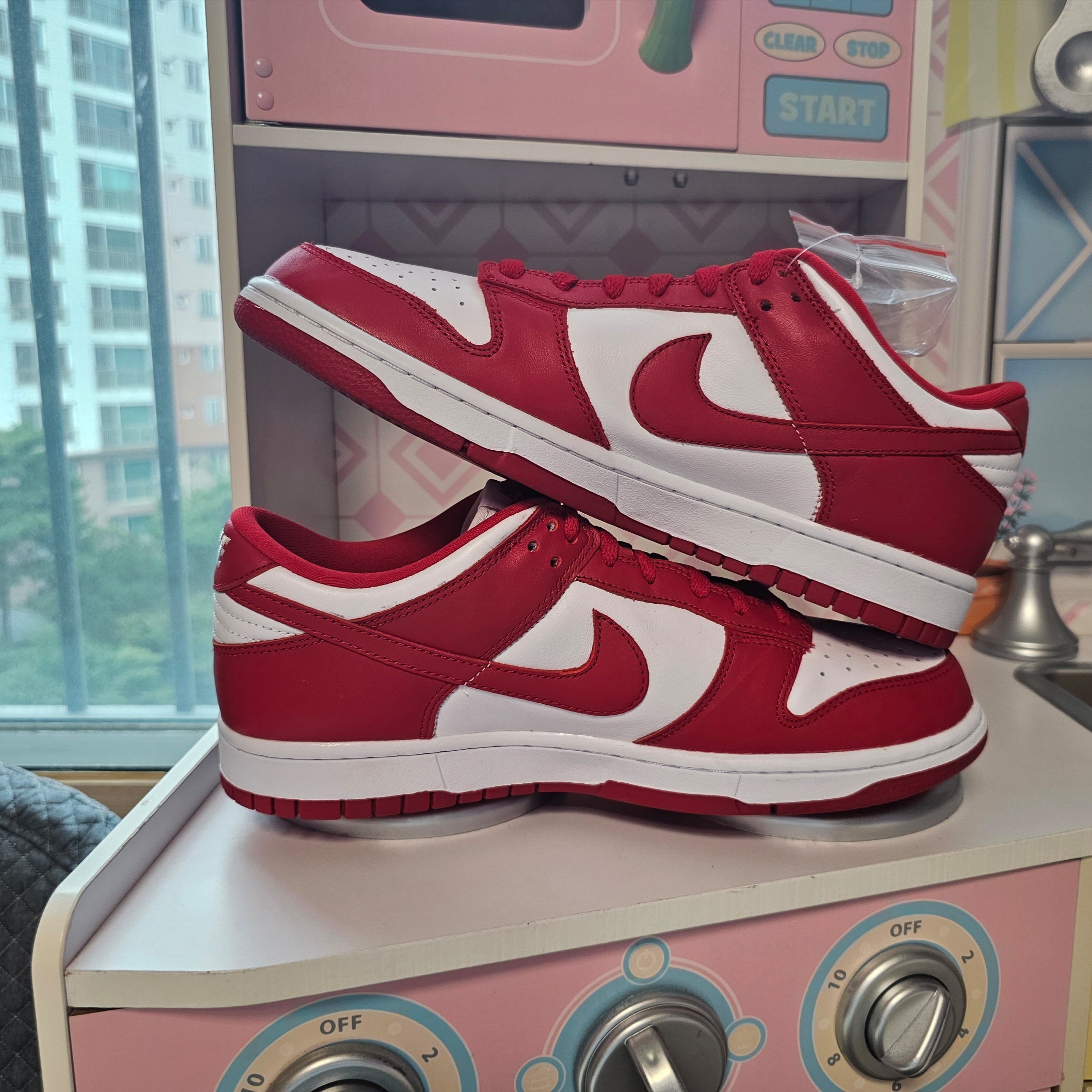 Nike Dunk Low SP White and University Red 2023 착용 스타일 - 1