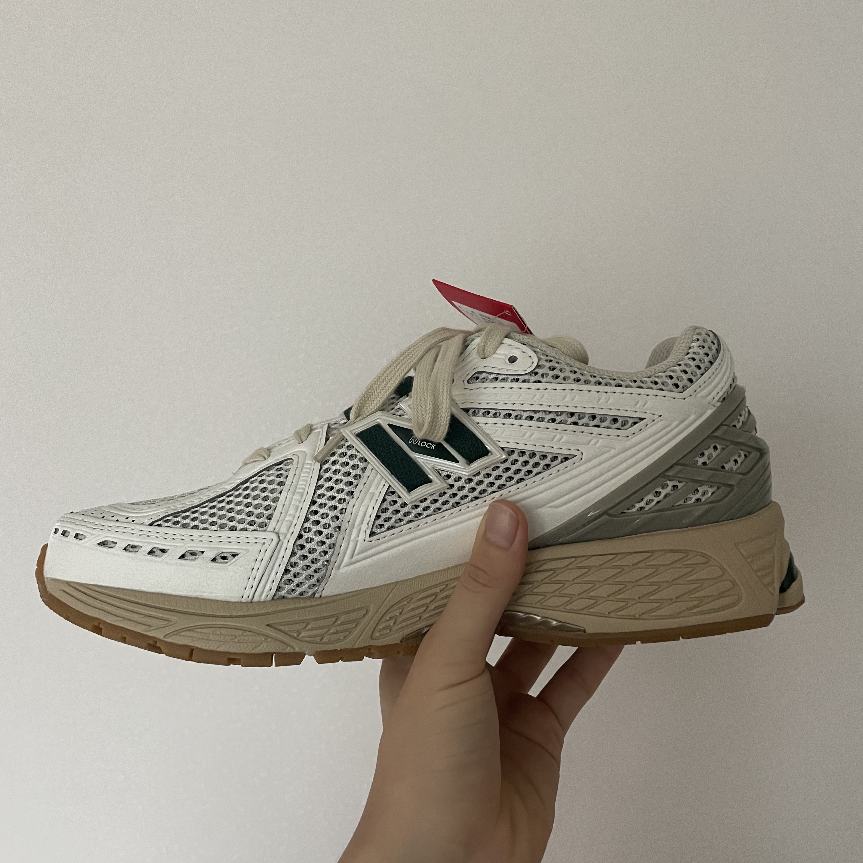 New Balance 1906R Silver Green 착용 스타일