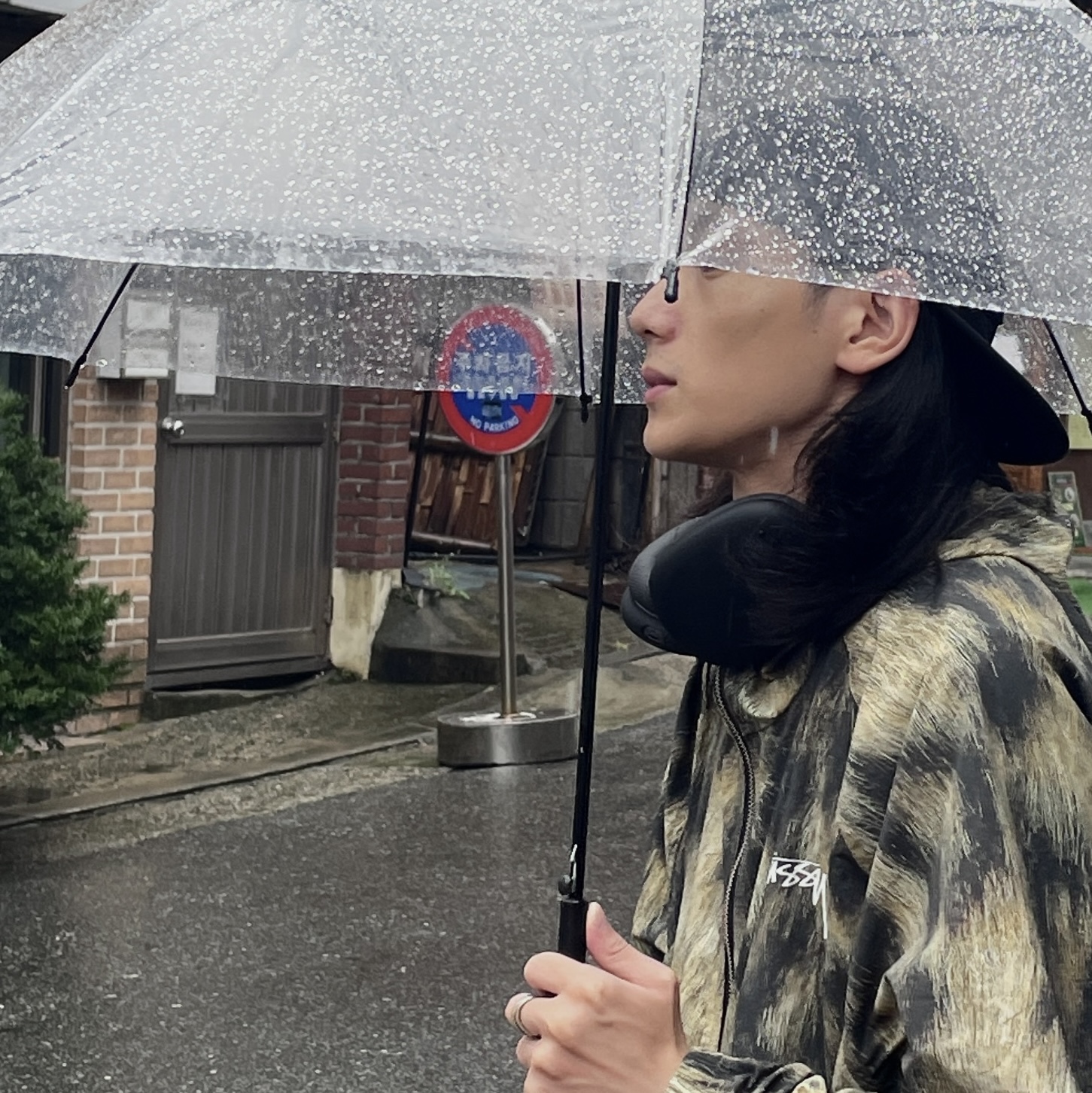 Stussy Fur Print Beach Shell Jacket Brown, Apple AirPods Max Lightning Space Gray (Korean Ver.) 착용 스타일 - 3