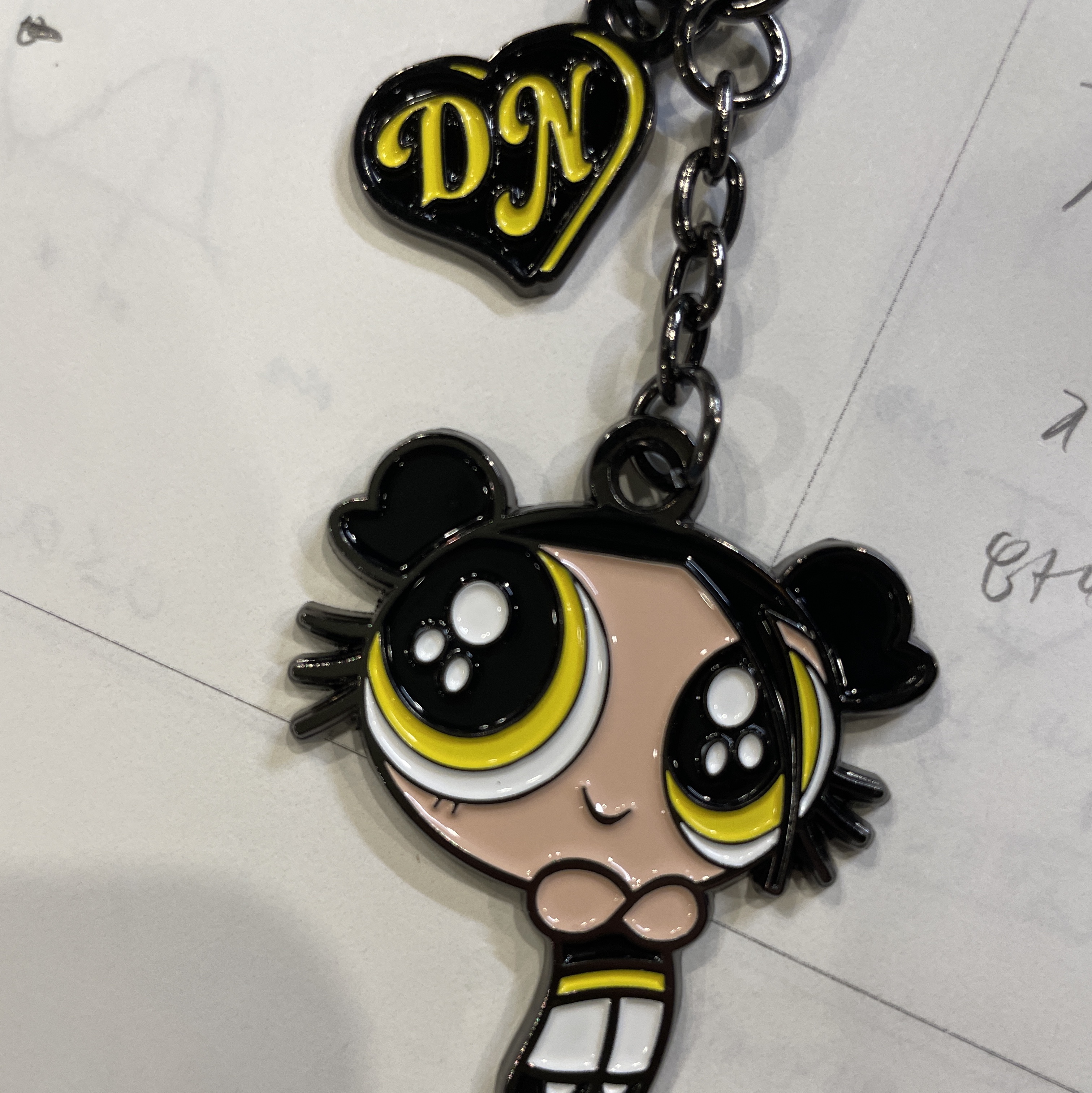 NewJeans x The Powerpuff Girls Metal Keyring Danielle 착용 스타일