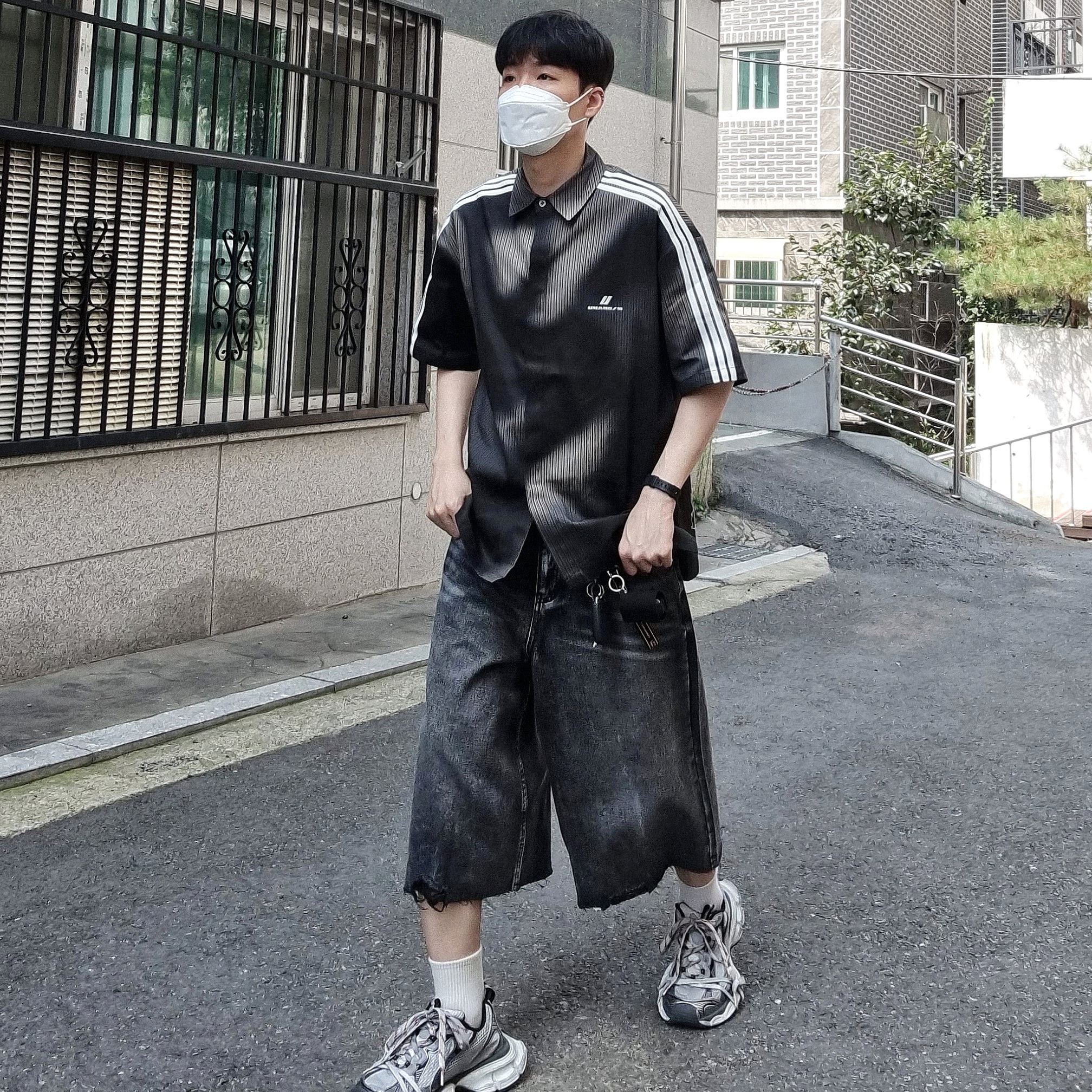 Balenciaga 3XL Sneakers Grey White Red 착용 스타일