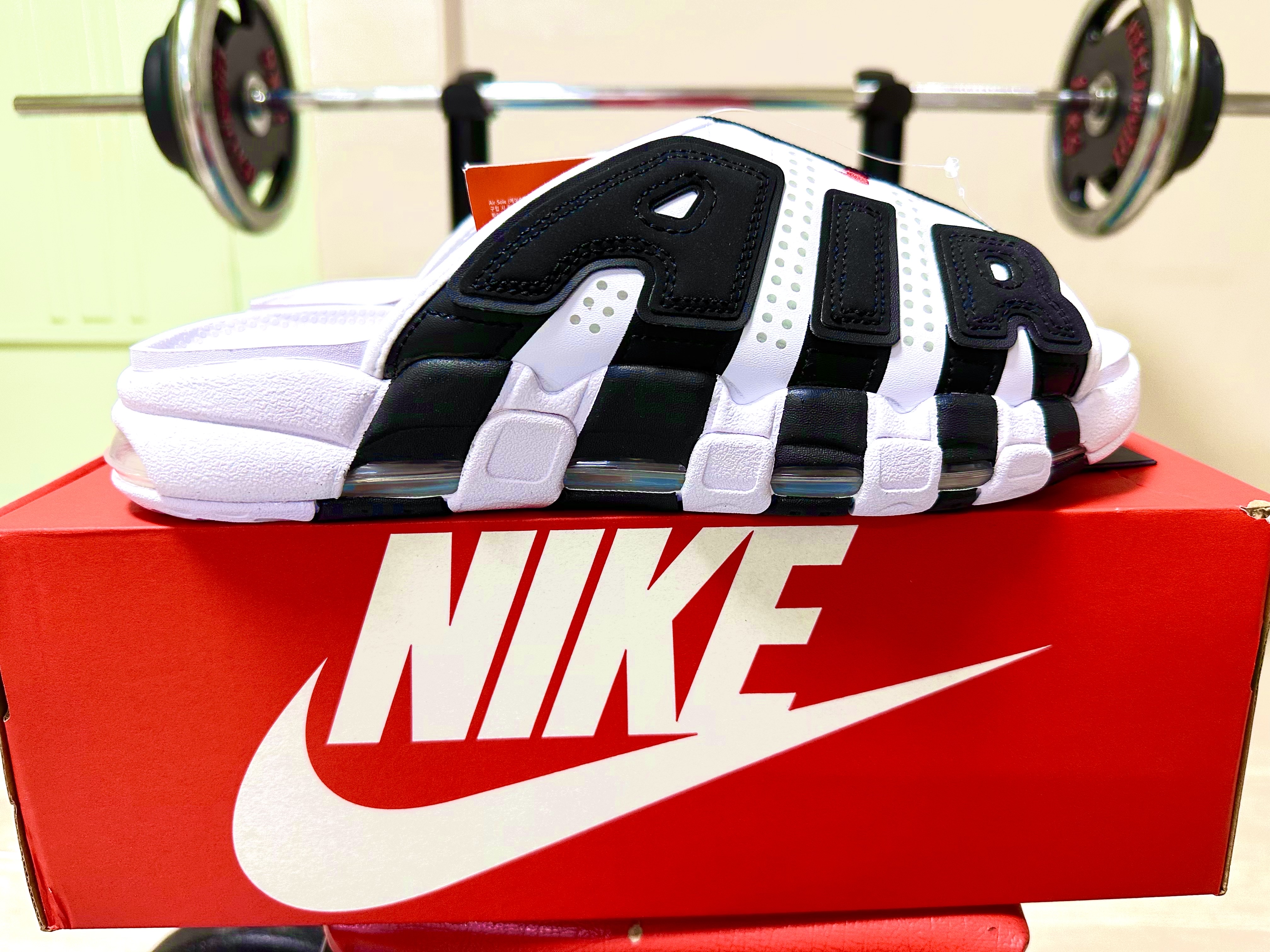 Nike Air More Uptempo Slide White Black 착용 스타일
