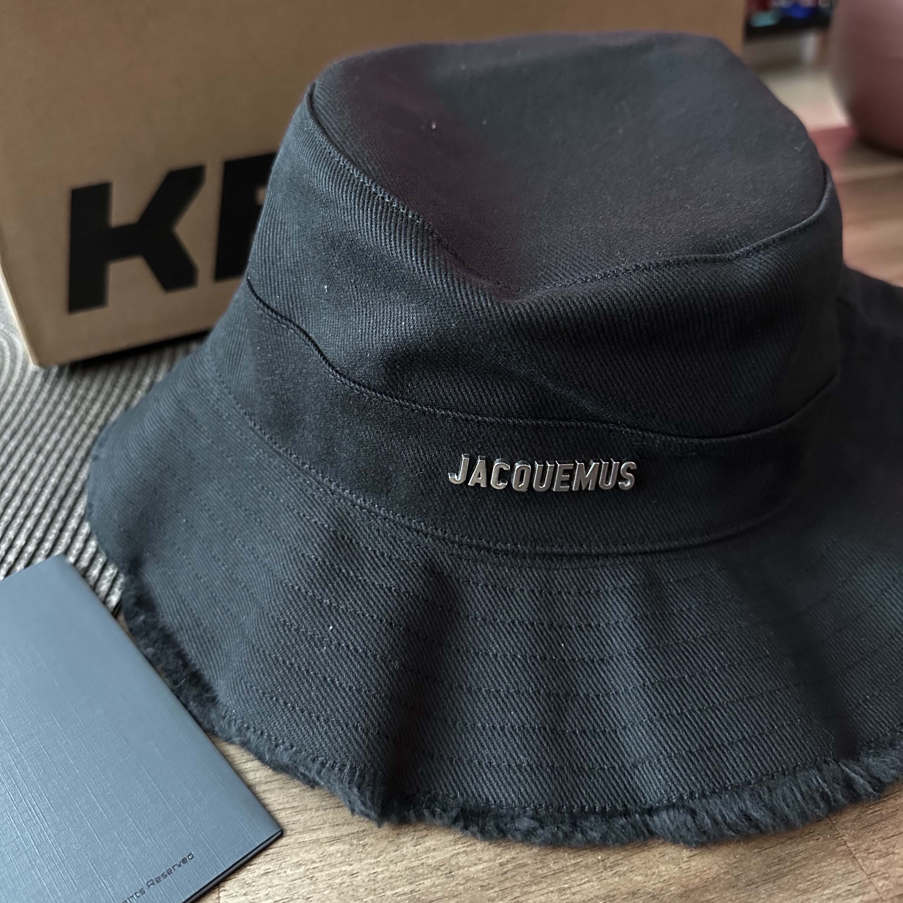 Jacquemus Le Bob Artichaut Bucket Hat Black 착용 스타일