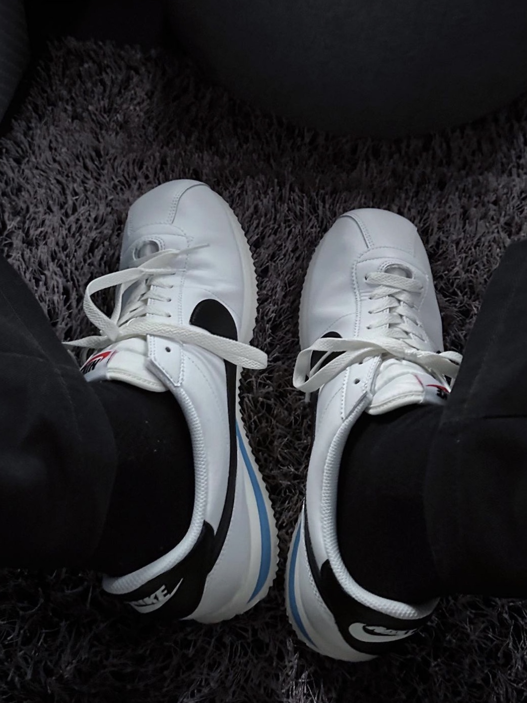 Nike Cortez White and Black 착용 스타일