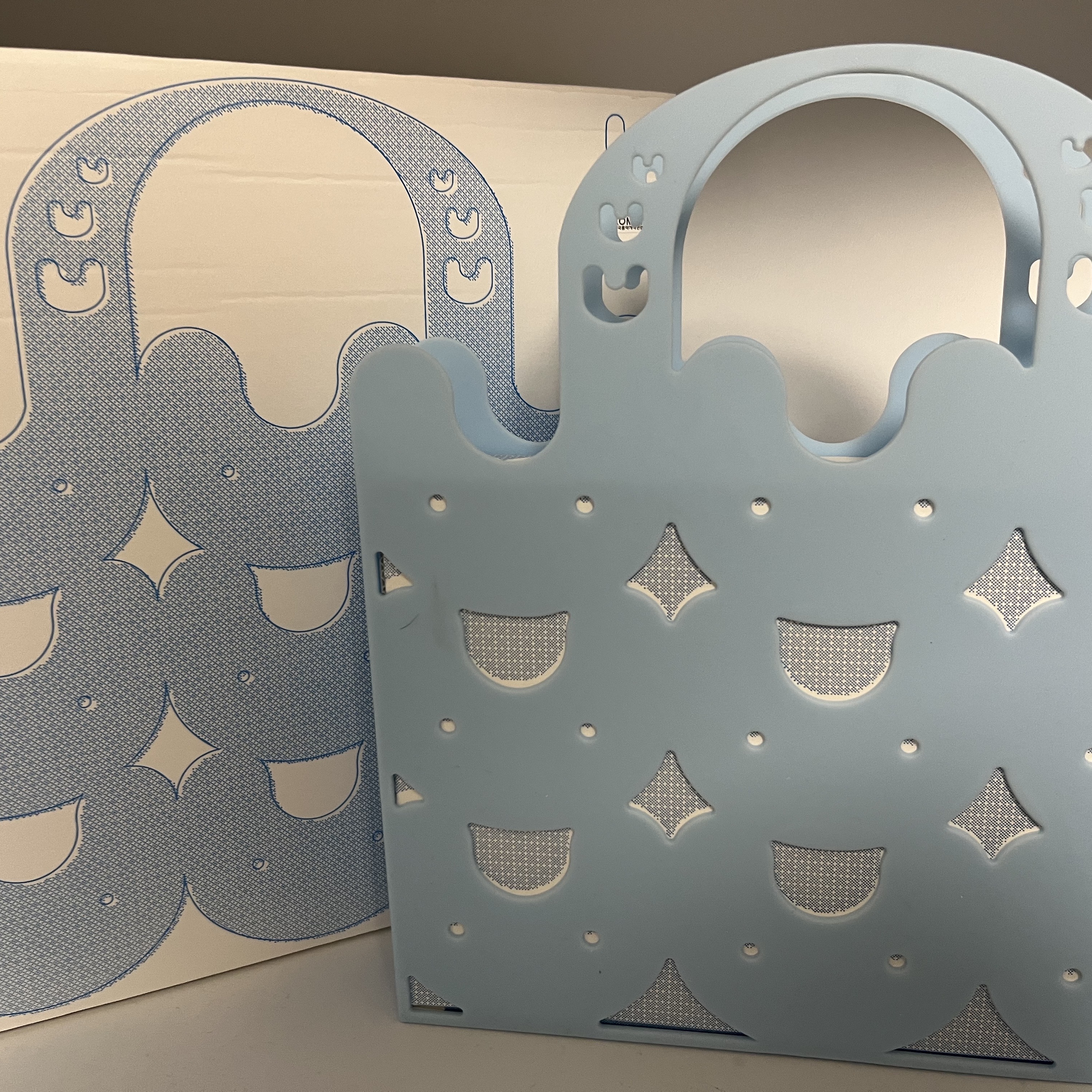 NewJeans 2nd EP Get Up Bunny Beach Bag Blue (Hanni Ver.) 착용 스타일 - 2