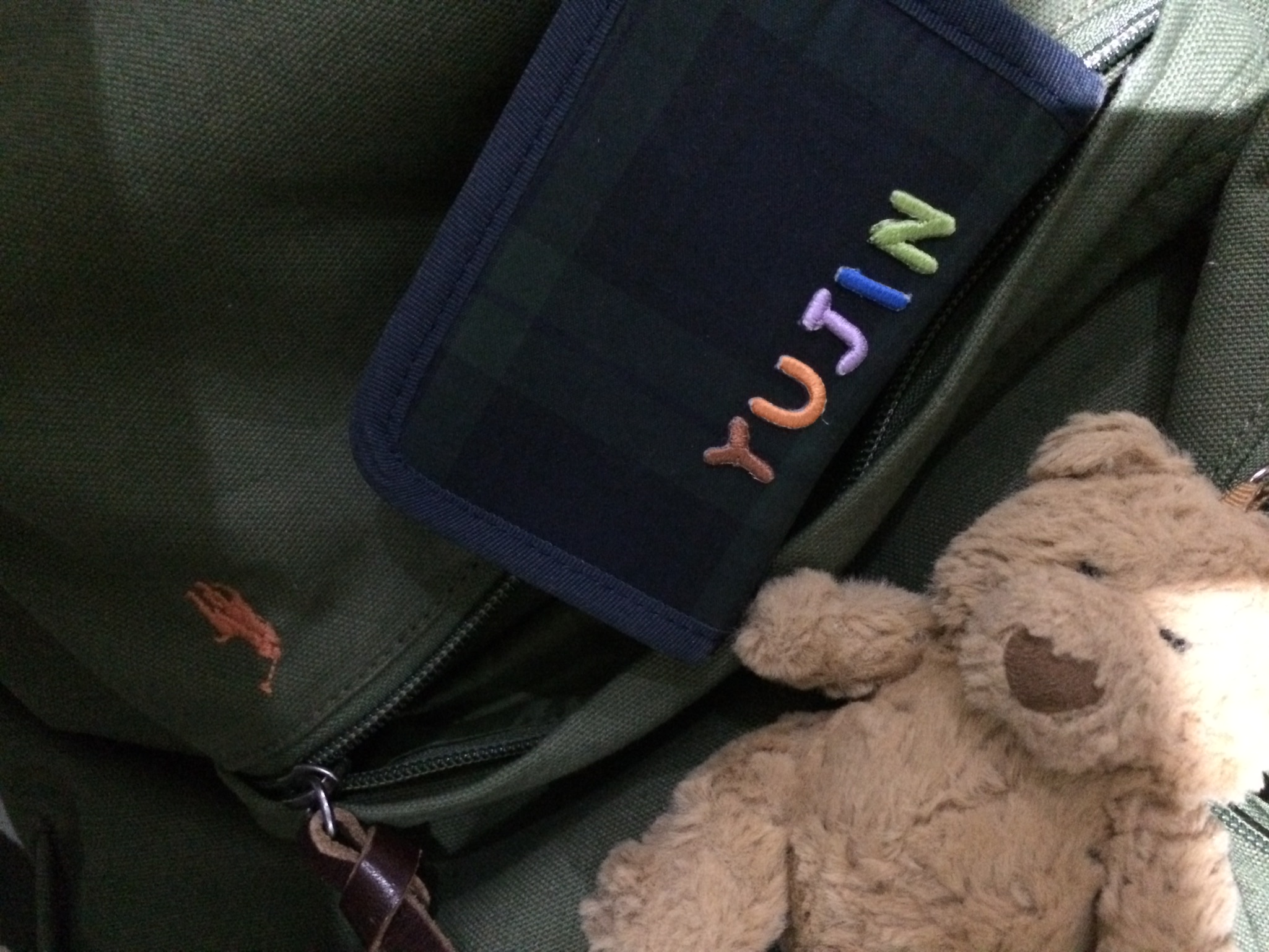 Jellycat Bartholomew Bear Bag Charm Brown 착용 스타일 - 1