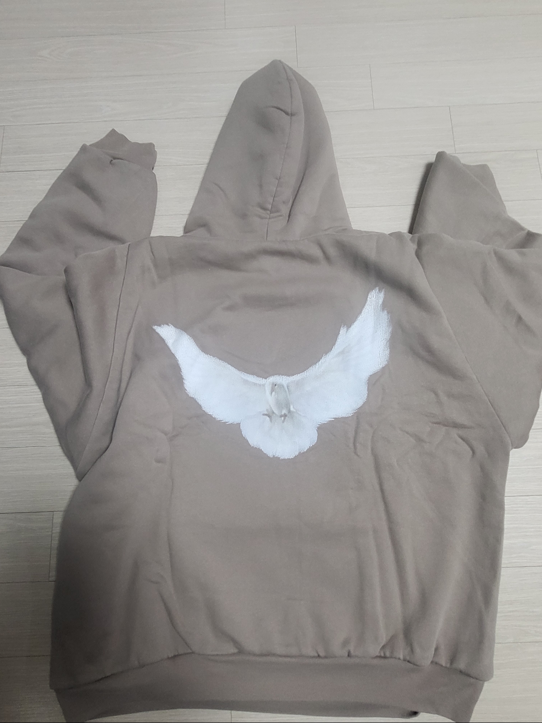 Nike x Drake Nocta Tech Fleece Open Hem Pants Black (FD8460-010), Yeezy Gap Engineered By Balenciaga Dove Shrunken Hoodie Beige 착용 스타일 - 3