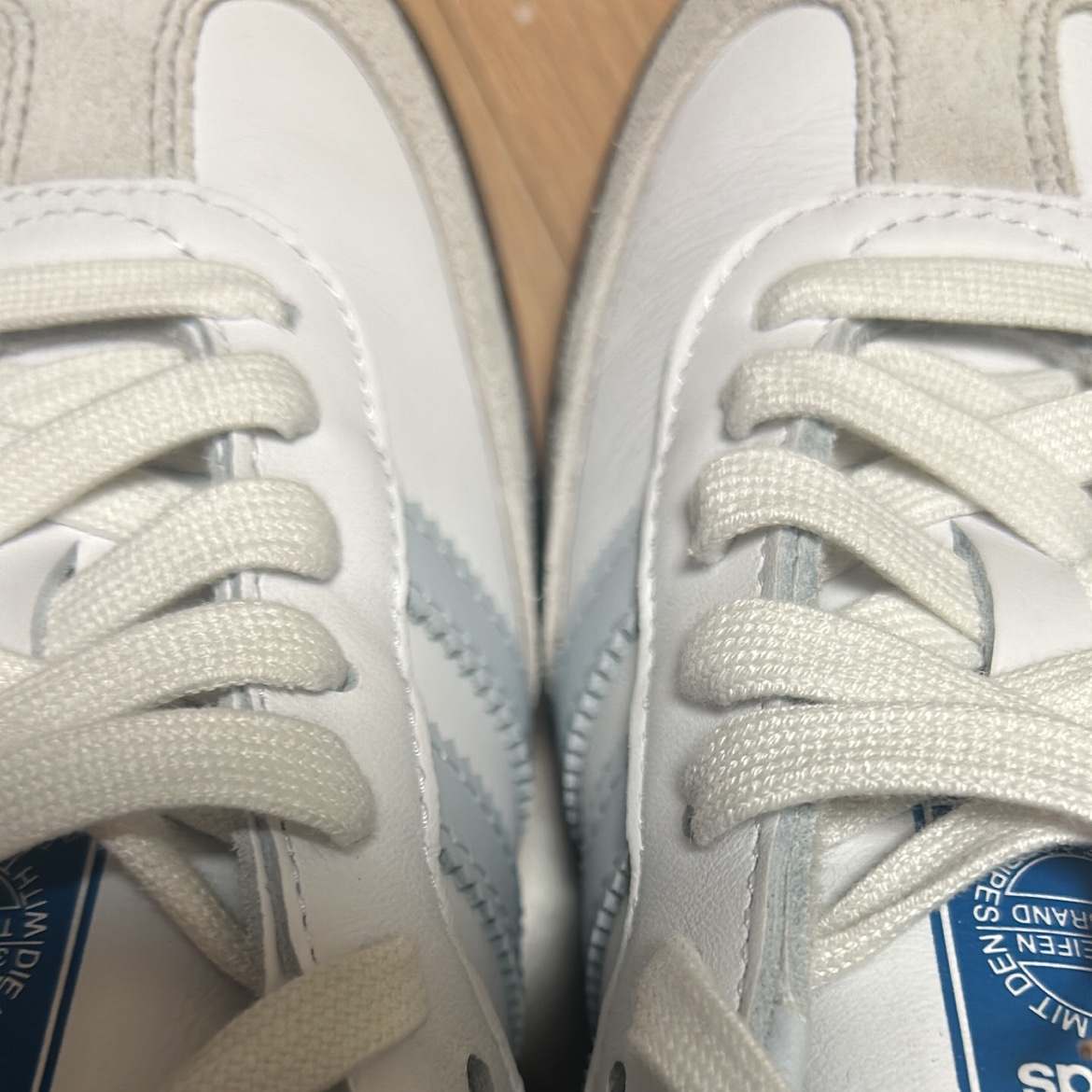 Adidas Samba OG Core White Halo Blue 착용 스타일 - 1
