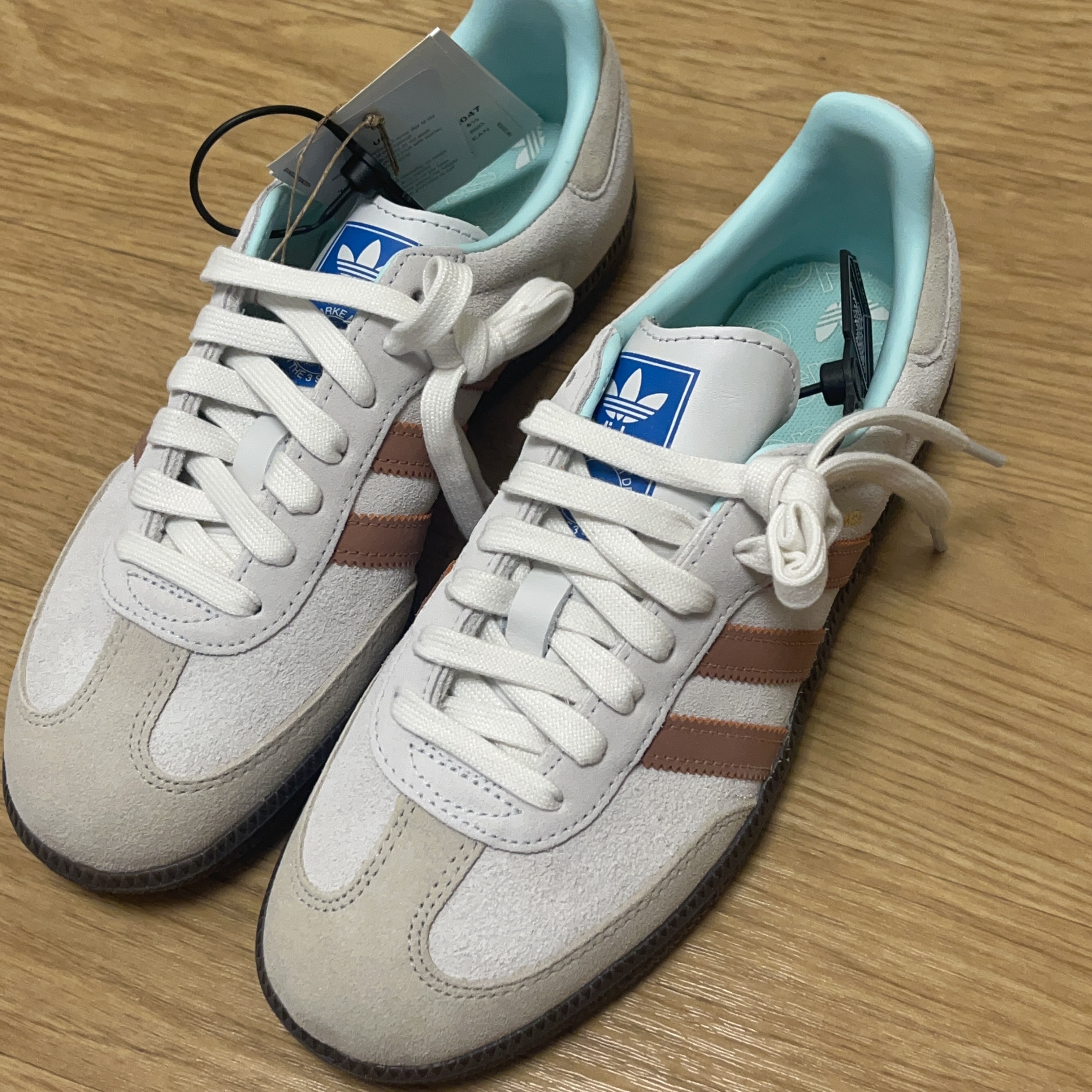 Adidas Samba OG Crystal White Clay Strata 착용 스타일 - 2