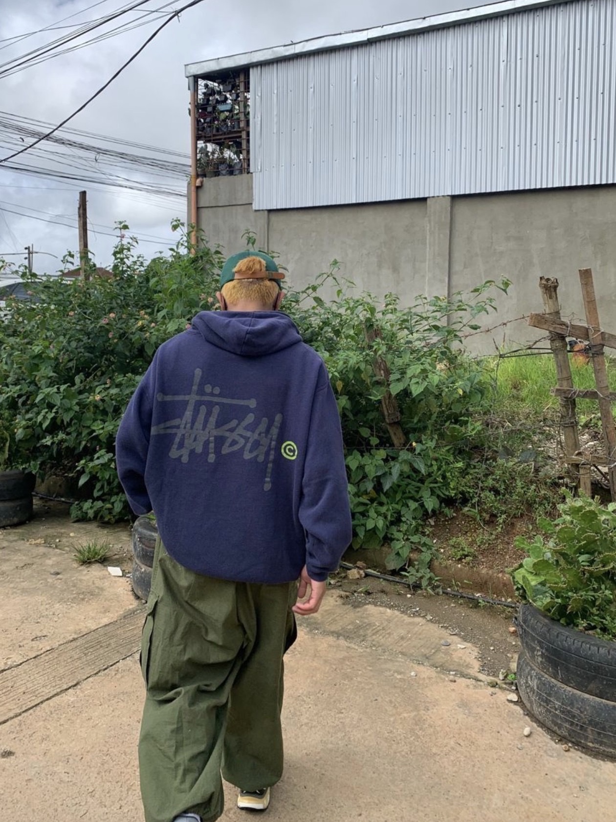 Stussy Basic Stussy Hoodie Ash Heather 2023, Stussy Basic Stussy Hoodie Black 2023 착용 스타일 - 4