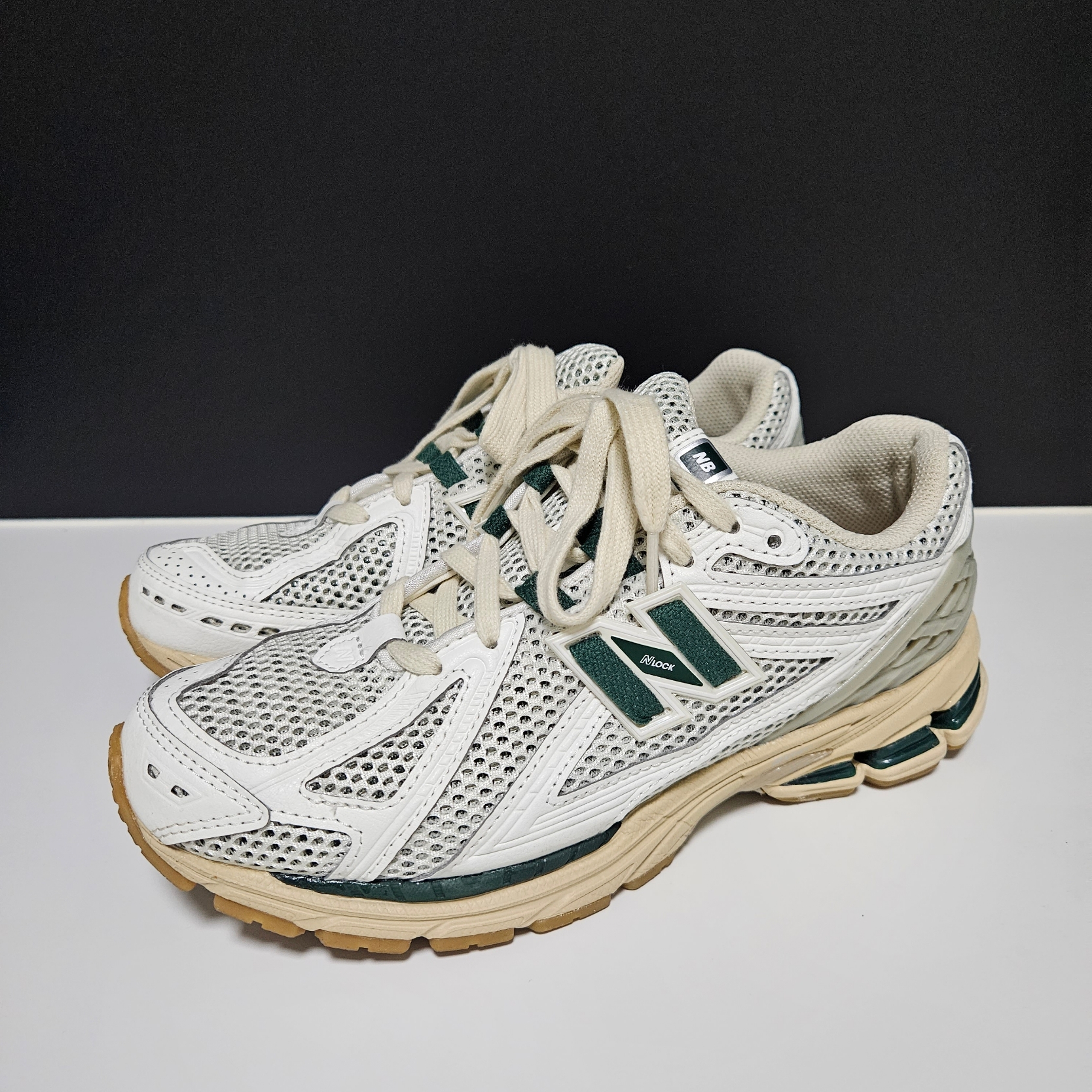 New Balance 1906R Silver Green 착용 스타일 - 2