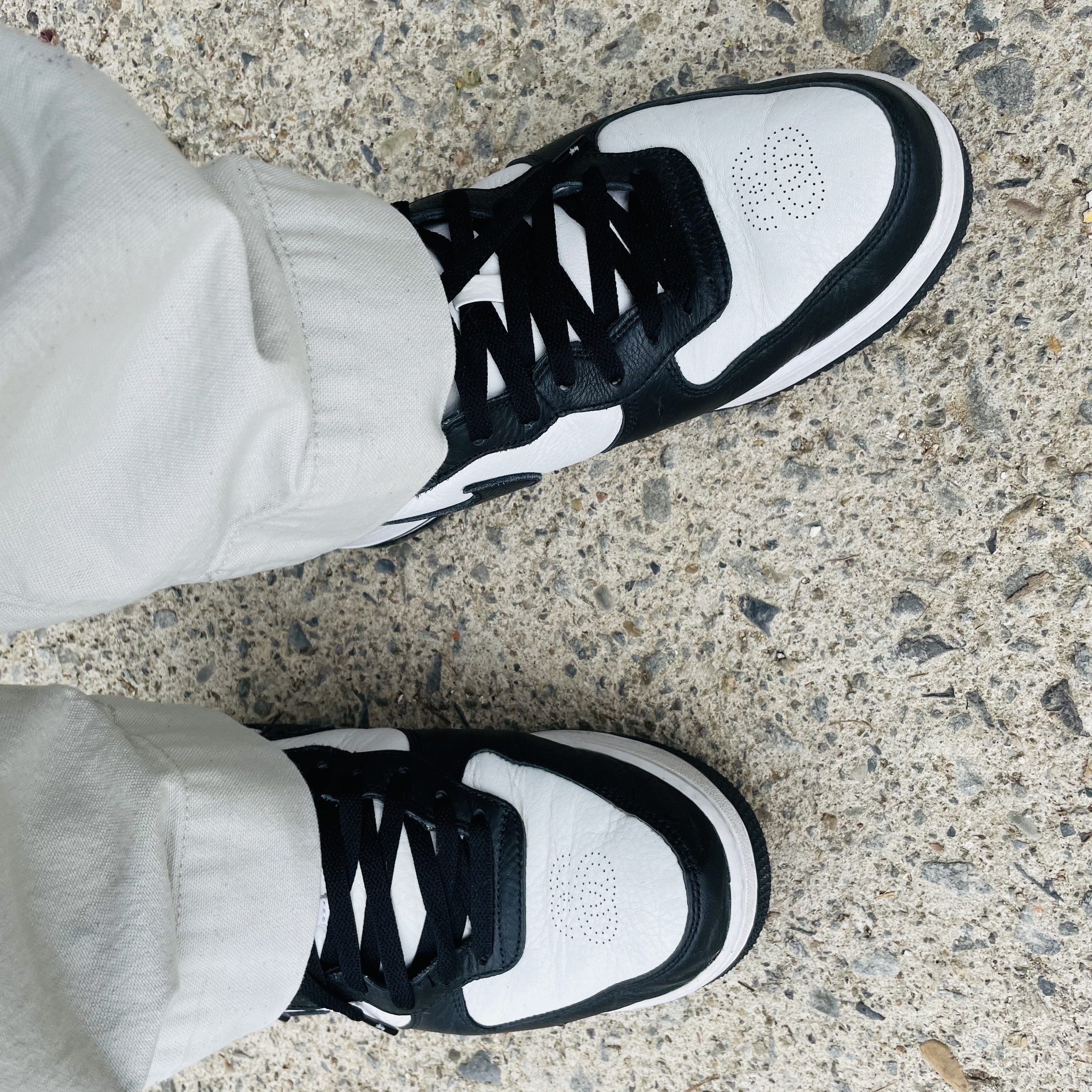 Nike x Stussy Air Force 1 '07 Mid SP Black and Light Bone 착용 스타일