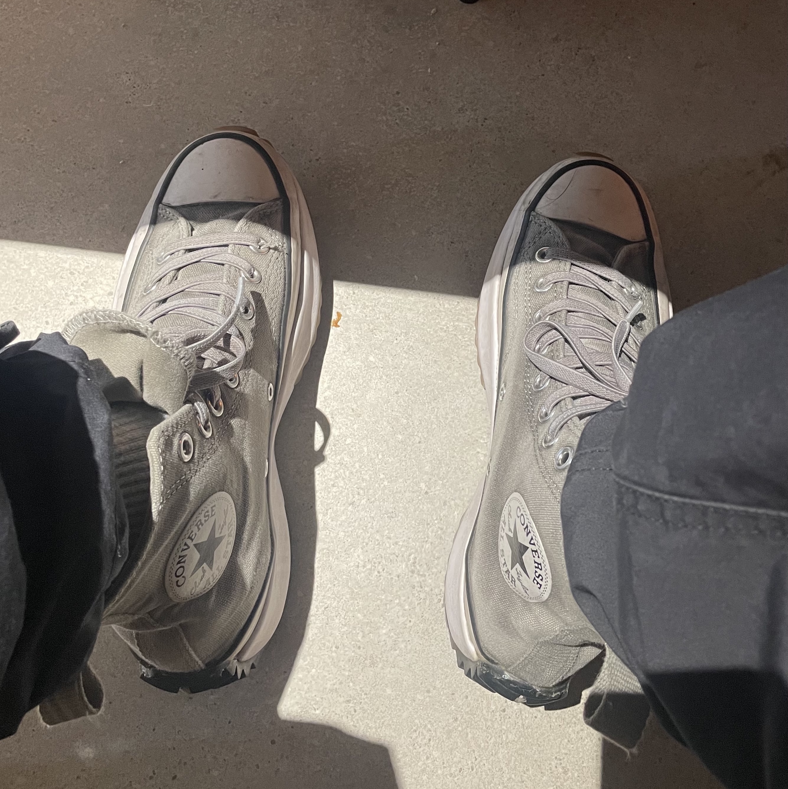 Converse Run Star Hike Hi Smoke 착용 스타일 - 3