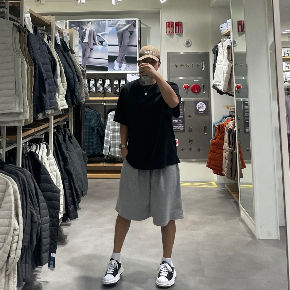 Maison Mihara Yasuhiro Blakey OG Sole Canvas Low-top Sneakers Black White, Celine Baseball Cap in Wool Camel Brick 착용 스타일