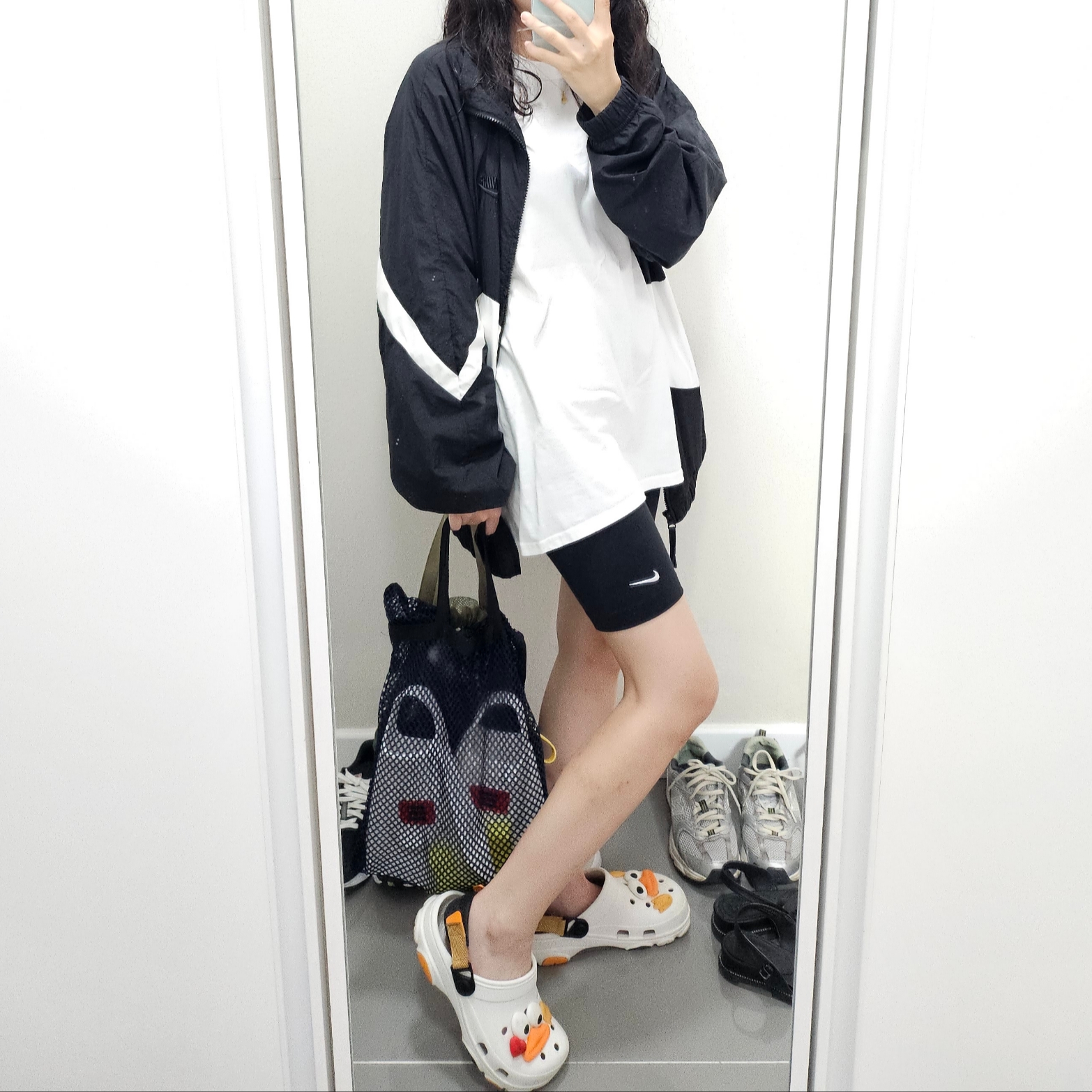 (W) Nike Essential Mid Rise Bike Shorts Black - Asia, Nike NSW Big Swoosh Woven Jacket Black - Asia 착용 스타일