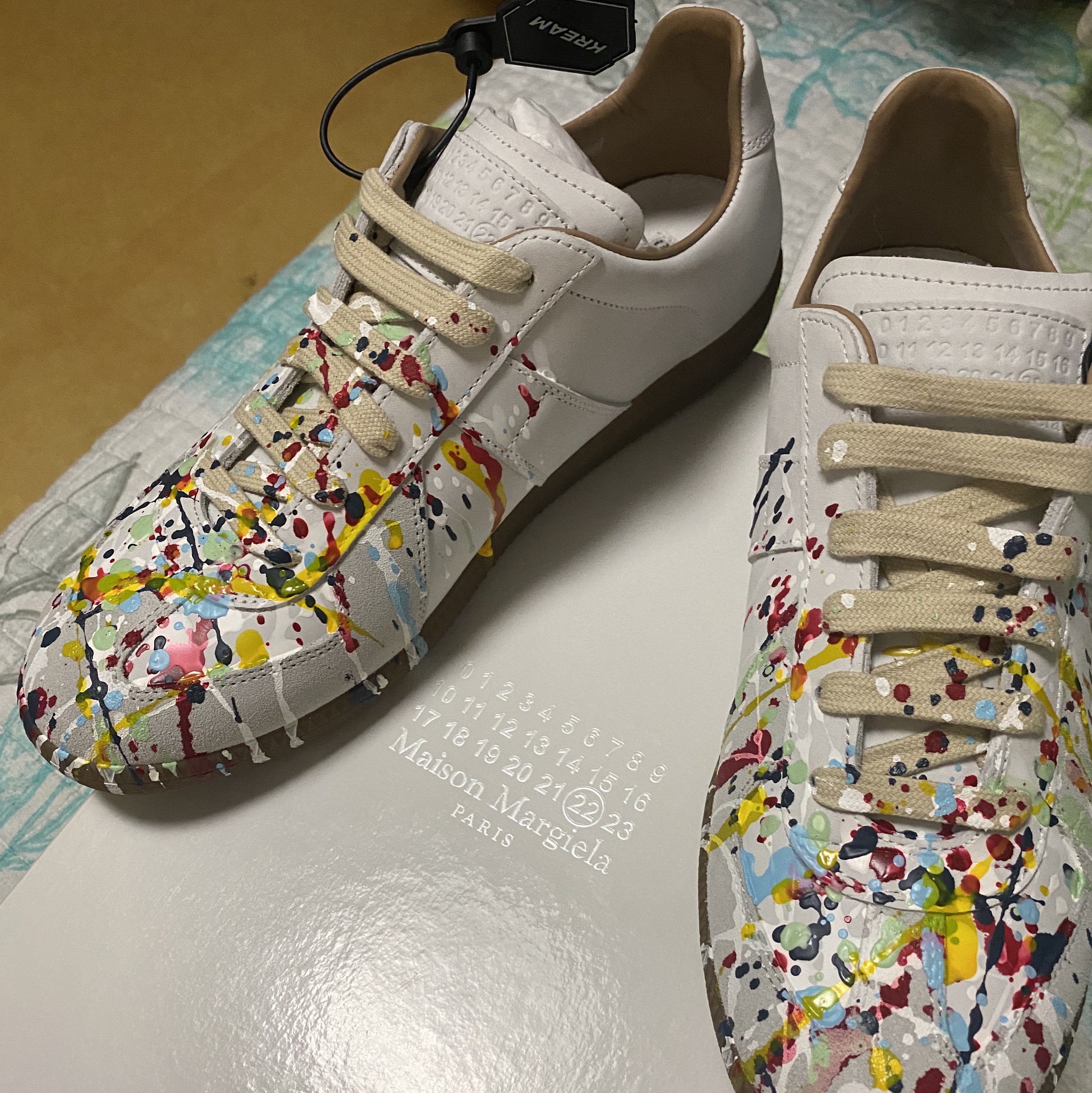 Maison Margiela Replica Paint Drop Sneakers 착용 스타일