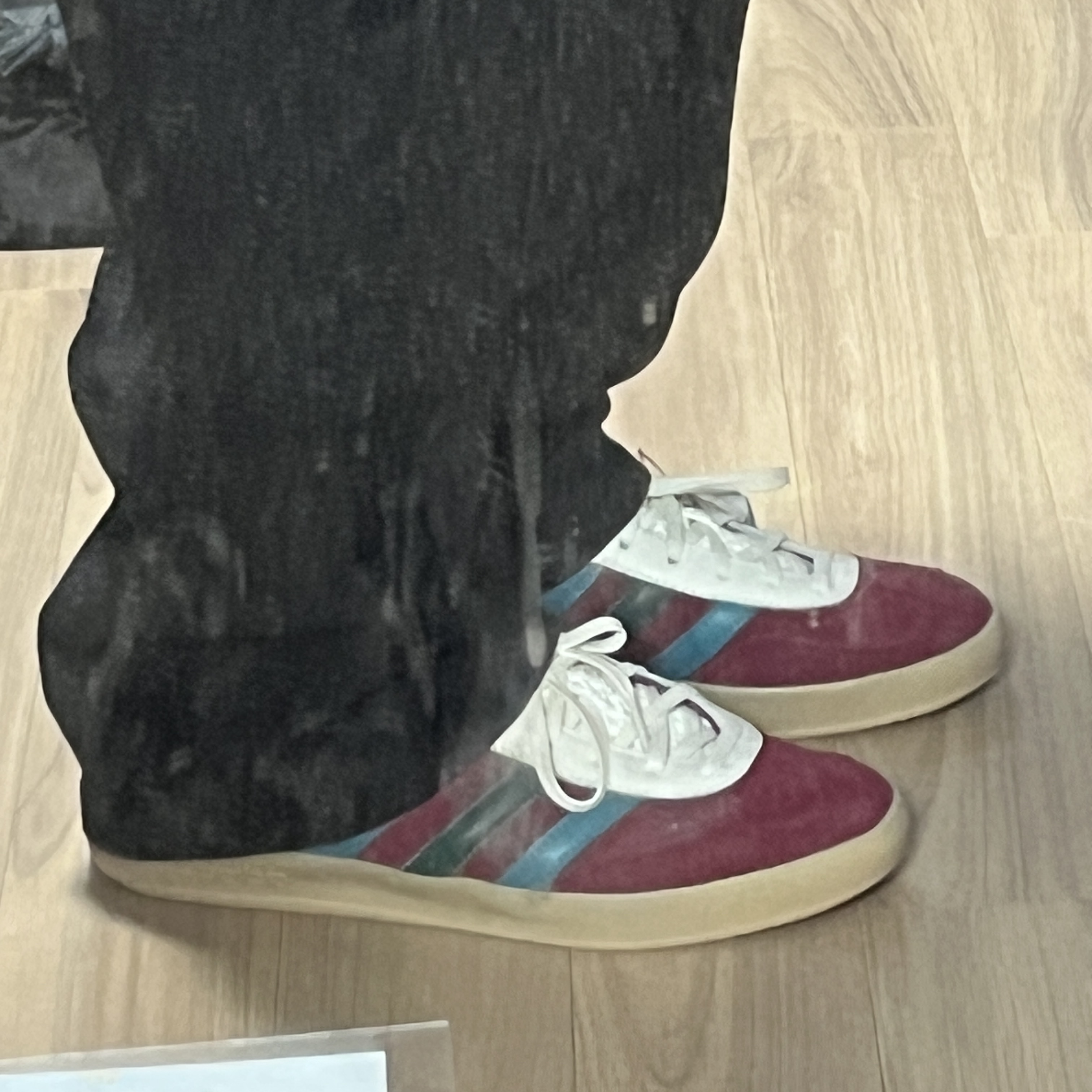 Adidas Gazelle Indoor Collegiate Burgundy Arctic Fuchsia 착용 스타일 - 2