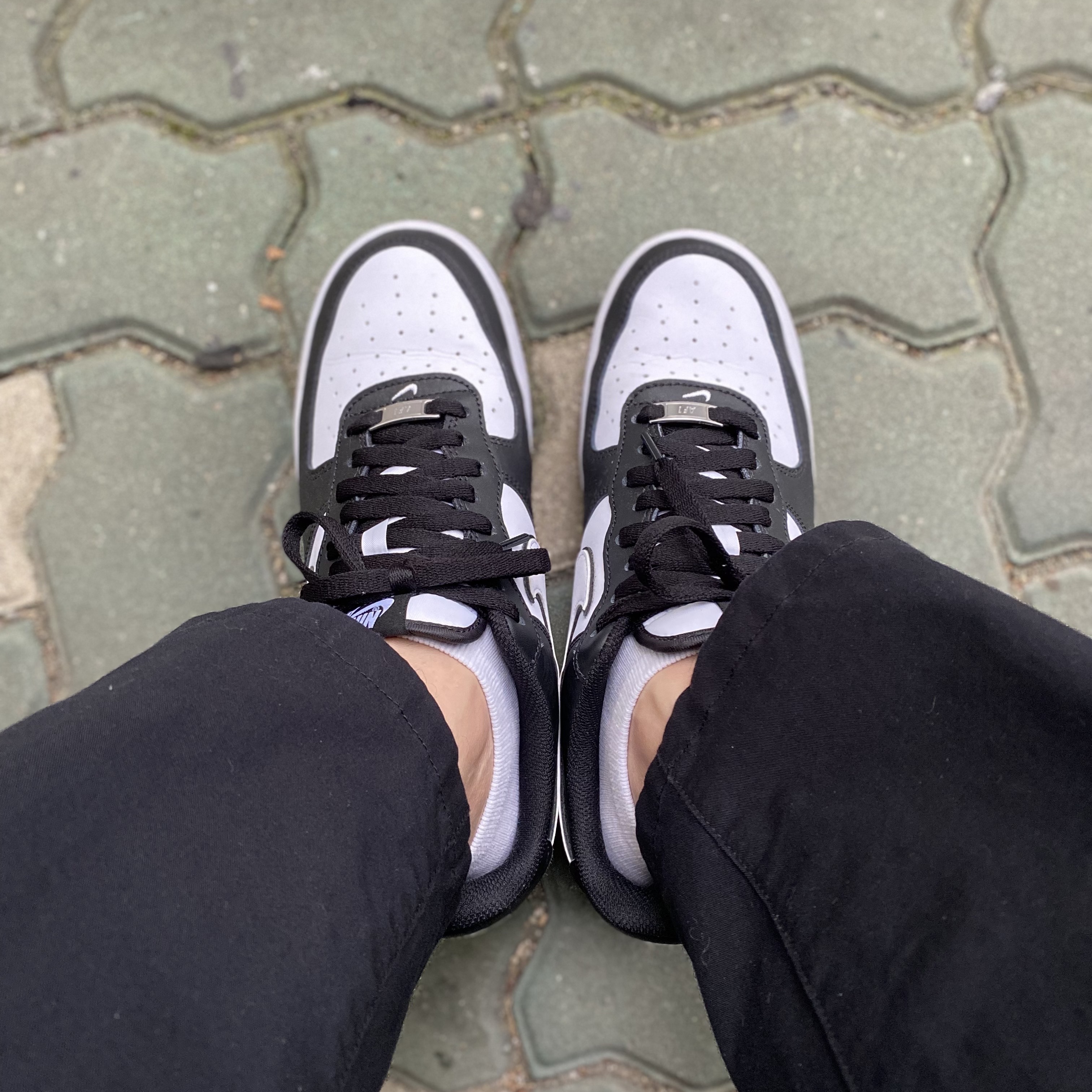Nike Air Force 1 '07 Black White 착용 스타일 - 2