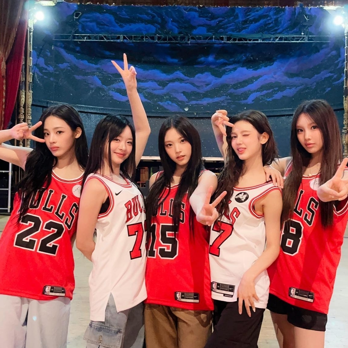 Jordan 1 Retro High OG Chicago 2022, Nike Chicago Bulls Swingman Custom Jersey - Icon Edition 착용 스타일 - 1