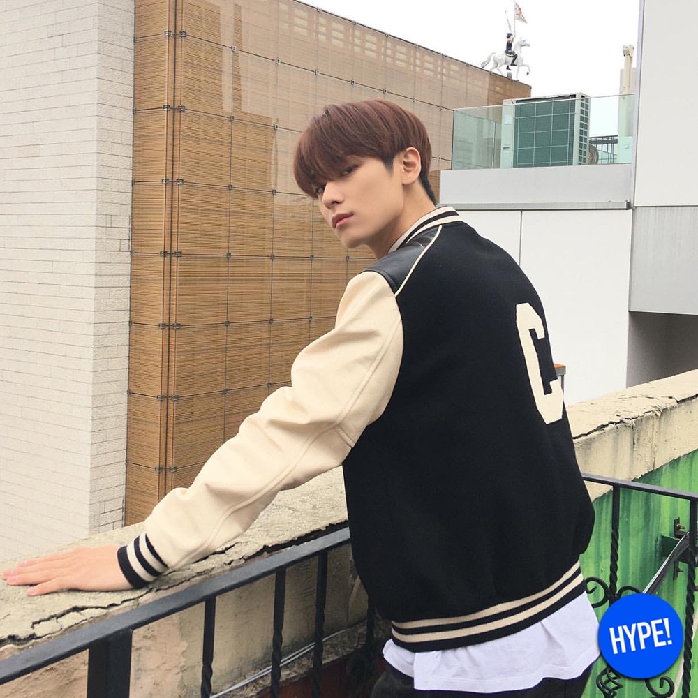 BAPE Varsity Jacket Brown, Celine Classic Teddy Jacket in Textured Wool Black 착용 스타일 - 5