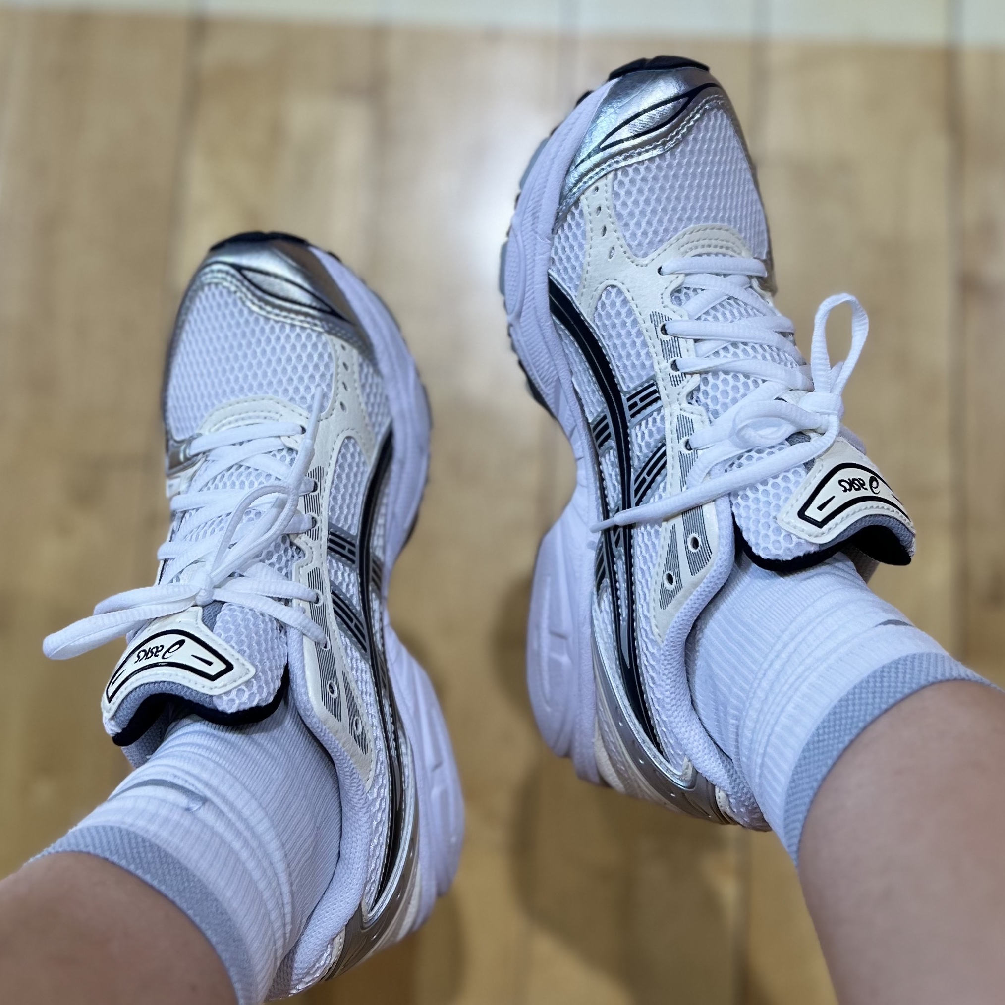 (W) Asics Gel-Kayano 14 White Midnight 착용 스타일 - 1