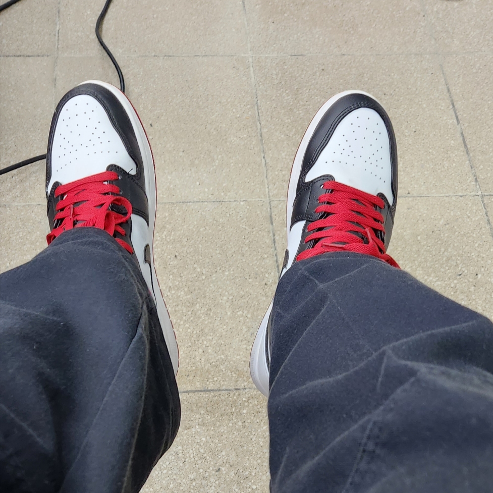 Jordan 1 Mid White Gym Red 착용 스타일