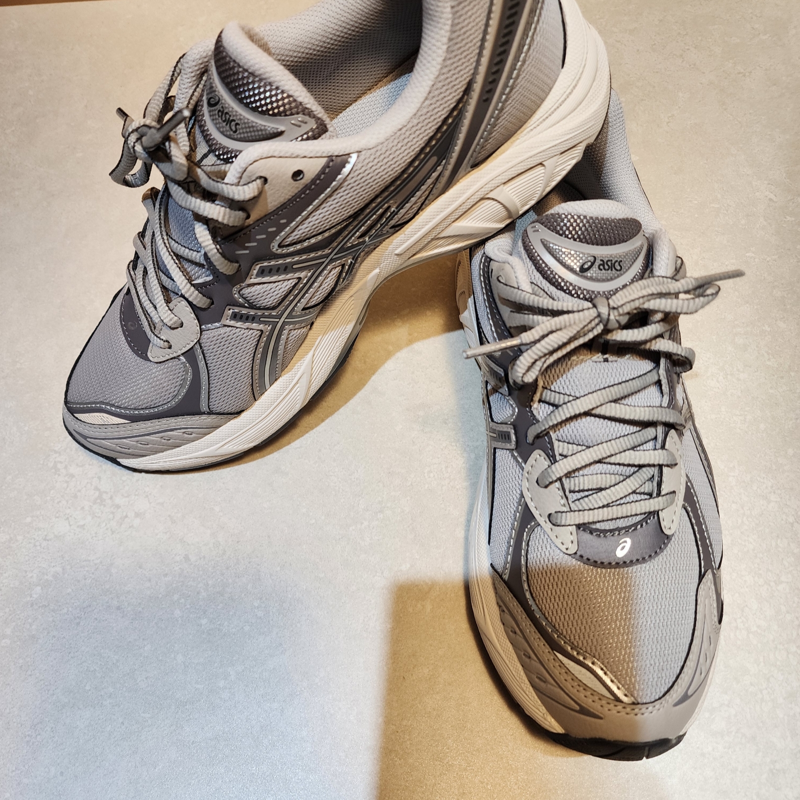 Asics GT-2160 Oyster Grey Carbon 착용 스타일 - 2