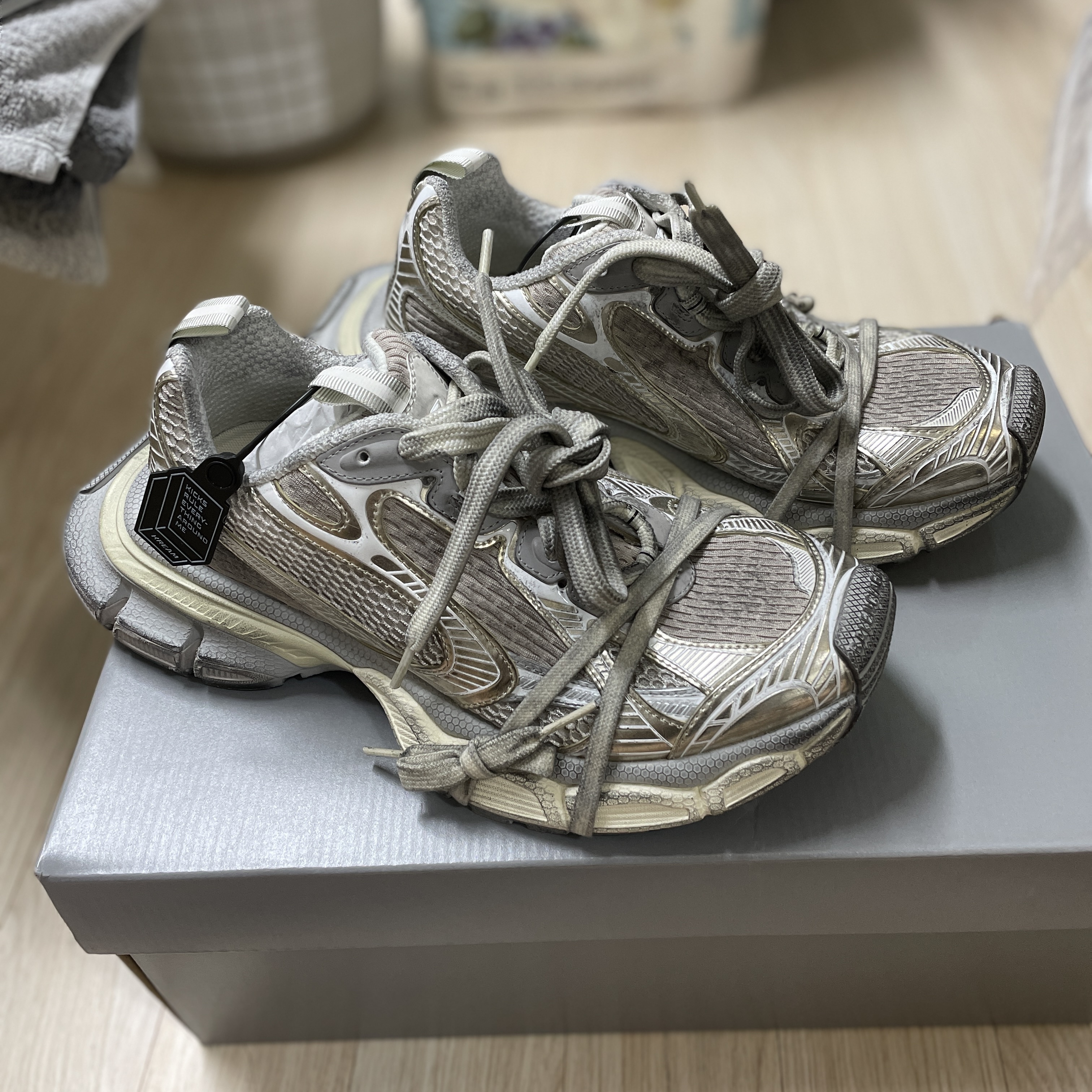 Balenciaga 3XL Sneakers Light Beige 착용 스타일 - 1