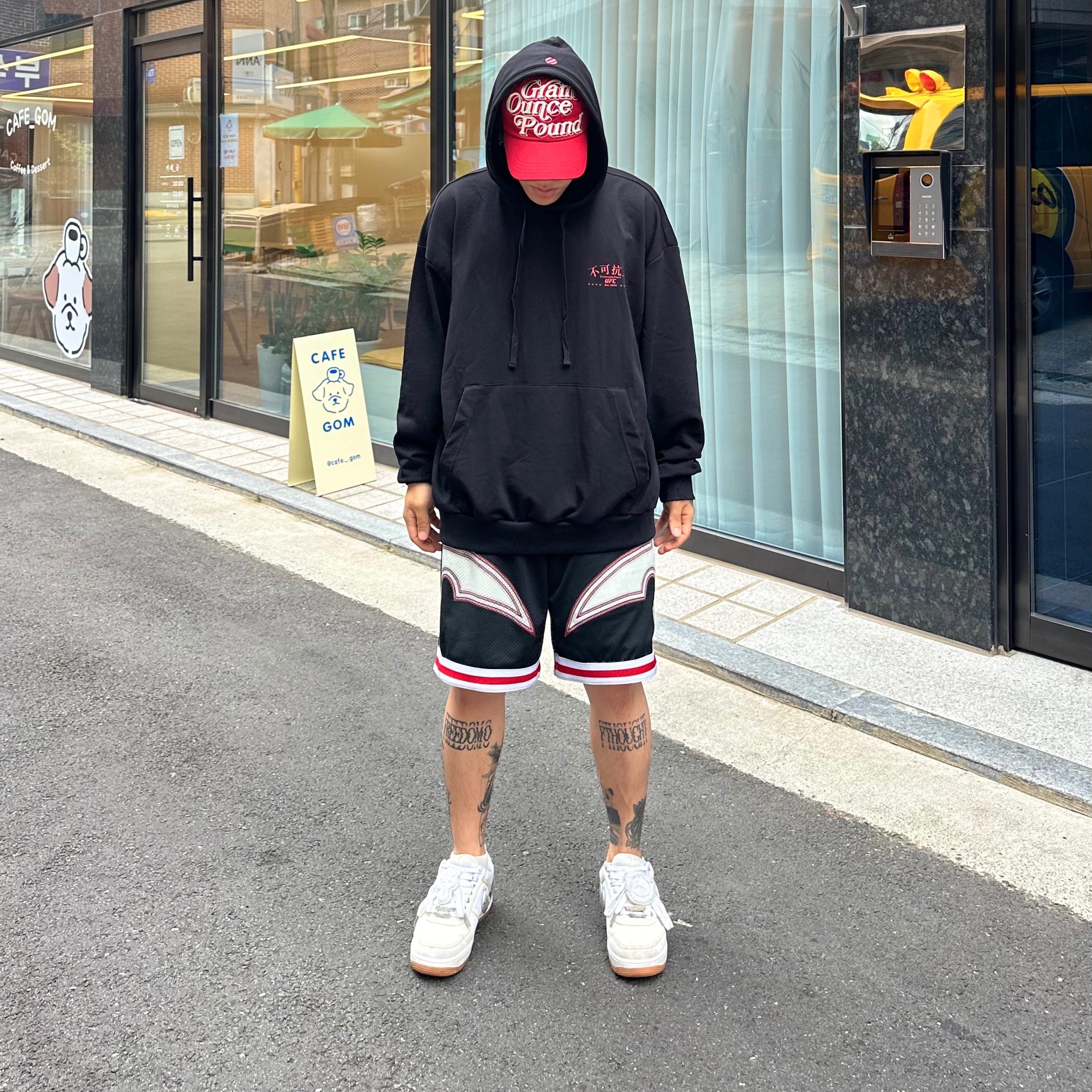 Nike x Travis Scott Air Force 1 Low Sail 착용 스타일 - 3