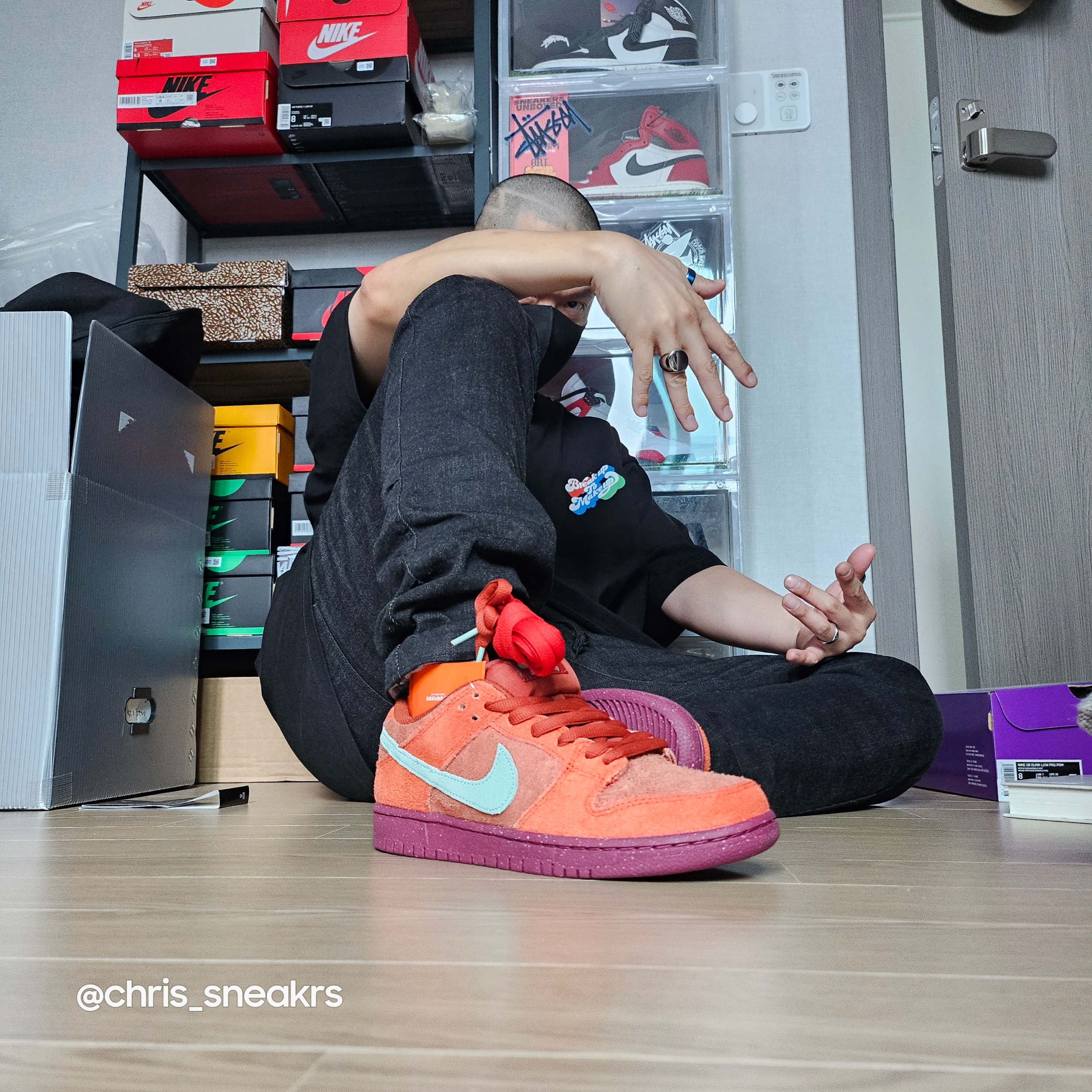 Nike SB Dunk Low Pro Premium Mystic Red and Rosewood 착용 스타일 - 2