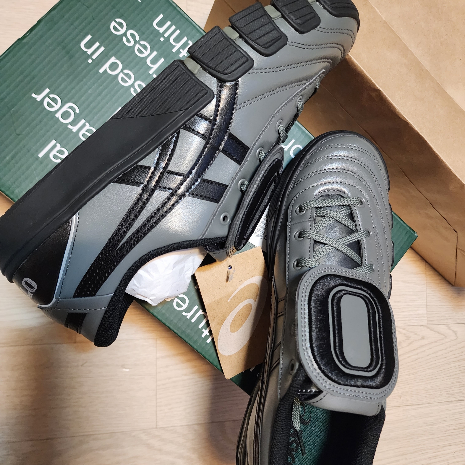 Asics x Otto 958 Gel-Flexkee 958 Gunmetal Black 착용 스타일 - 3