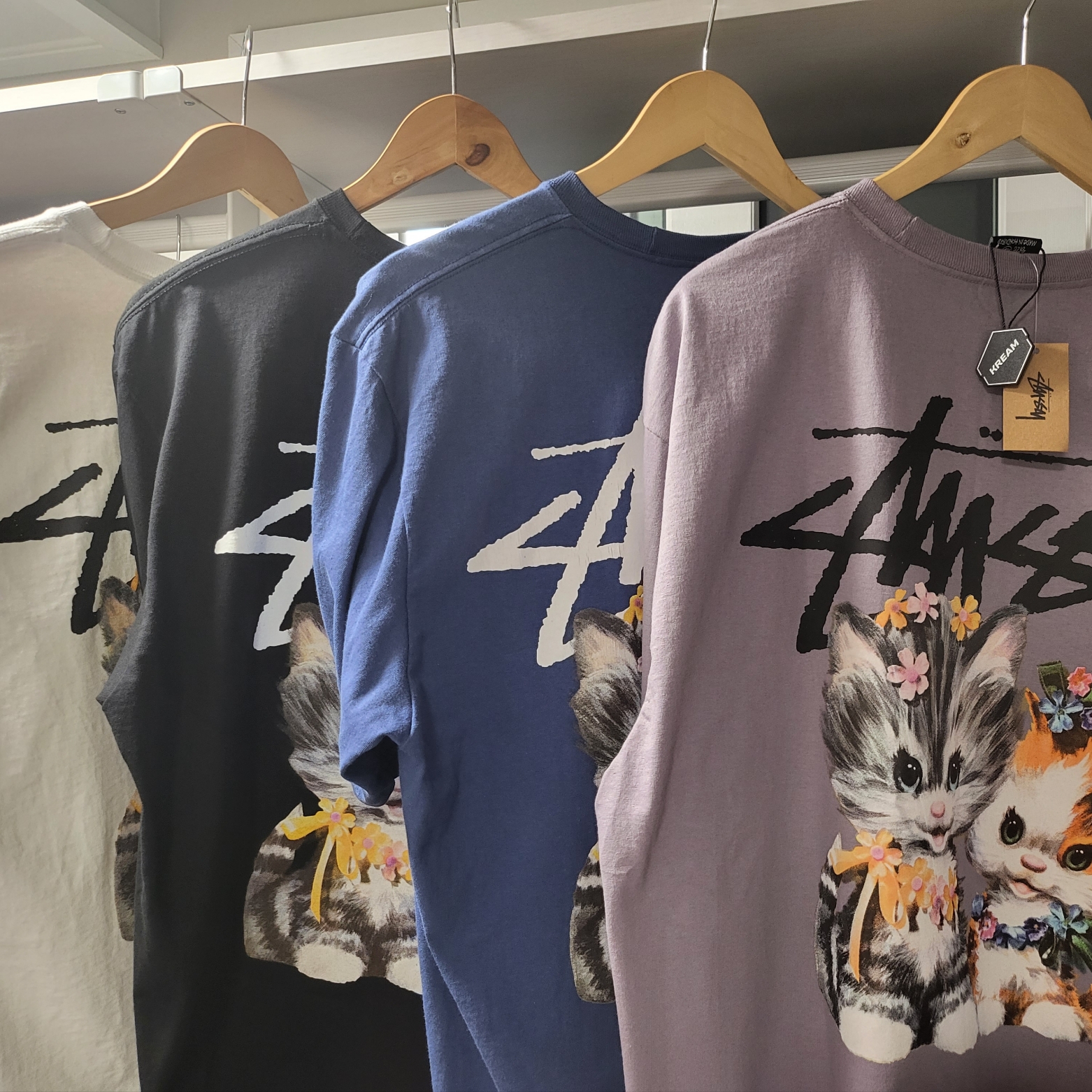 Stussy Kittens T-Shirt Mauve 착용 스타일 - 1