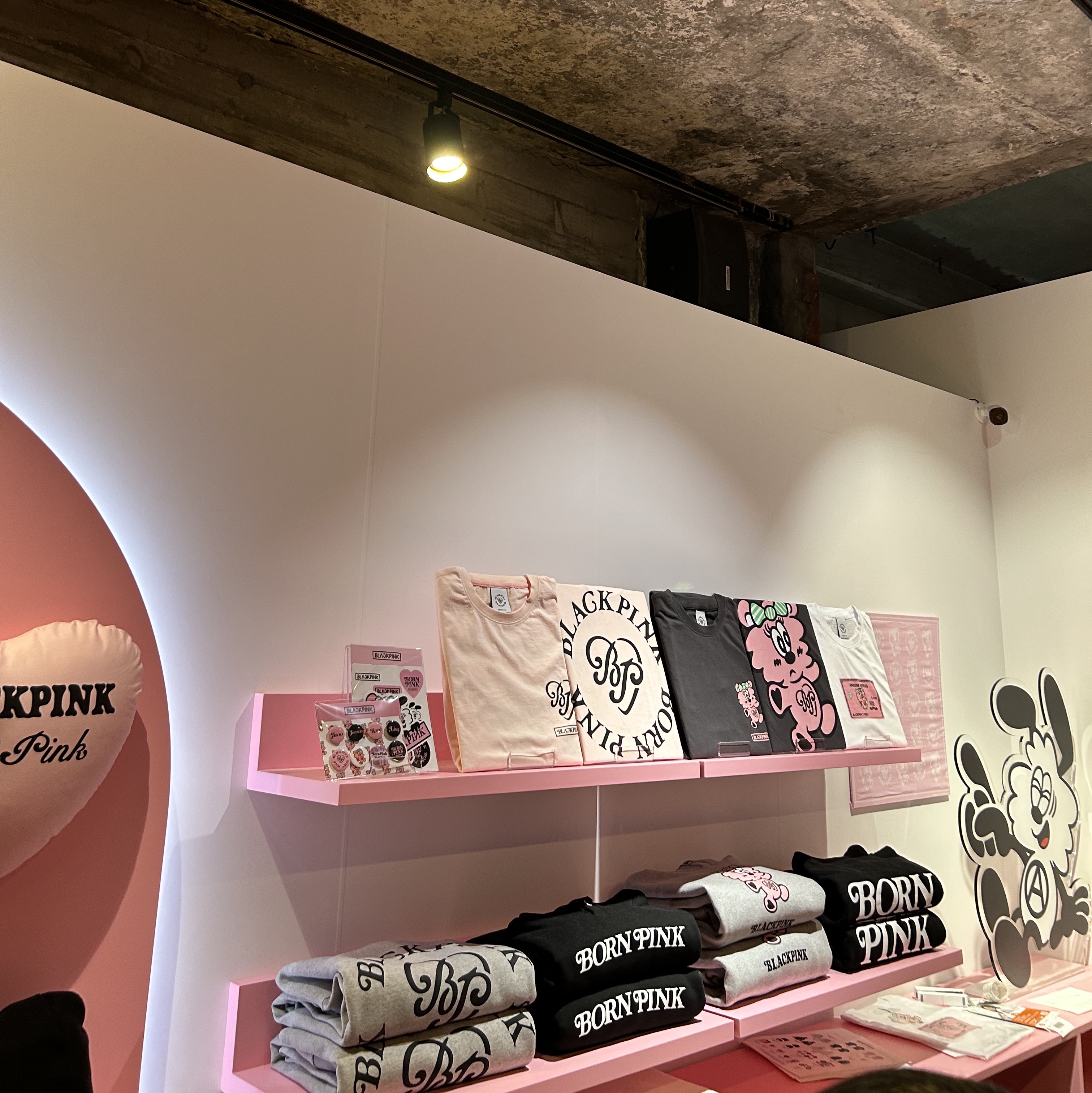 Verdy x Blackpink Binky Keychain Pink, Verdy x Blackpink Sticker Pack 착용 스타일 - 1
