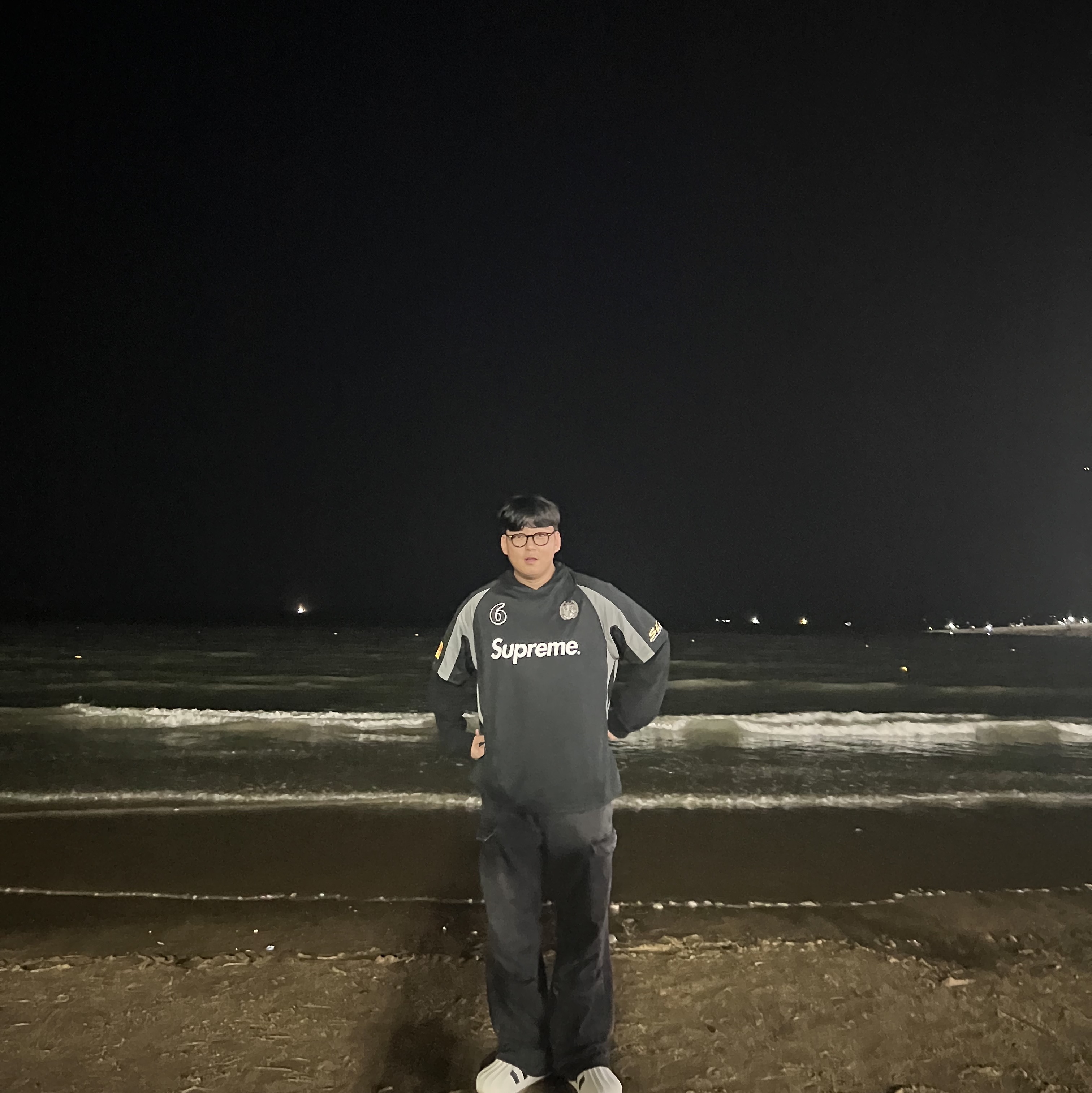 Supreme Hooded Soccer Jersey Black - 23FW, Adidas Adifom Superstar Core White 착용 스타일 - 2