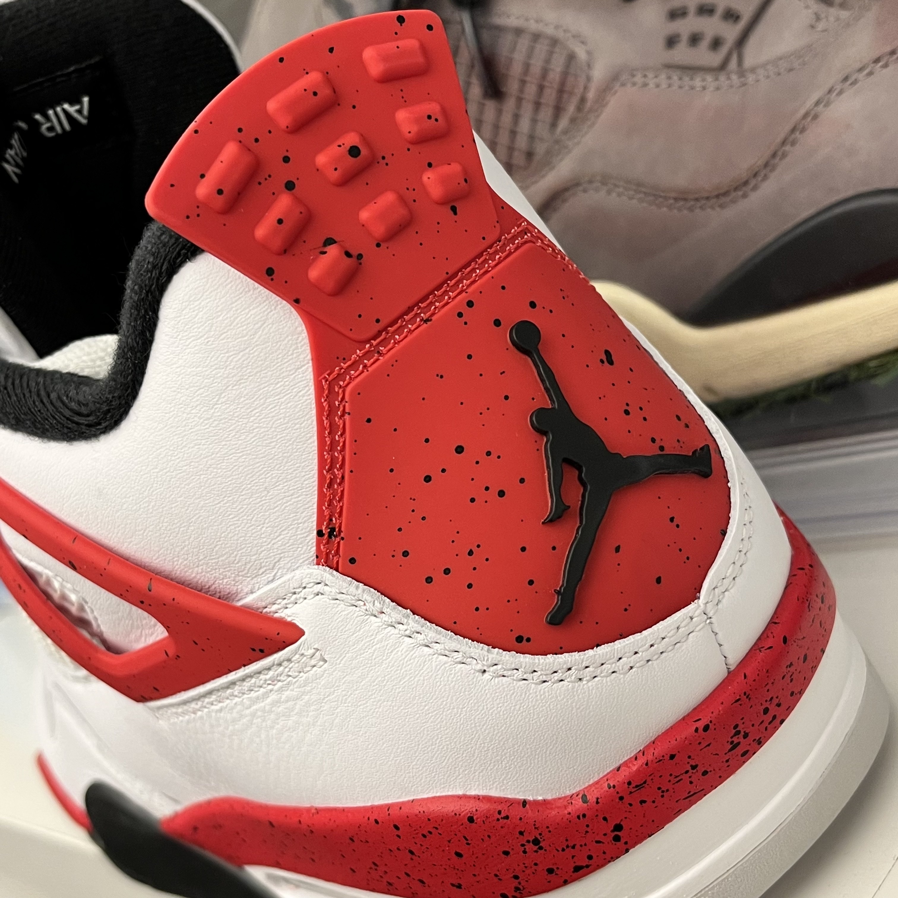 Jordan 4 Retro Red Cement 착용 스타일 - 1