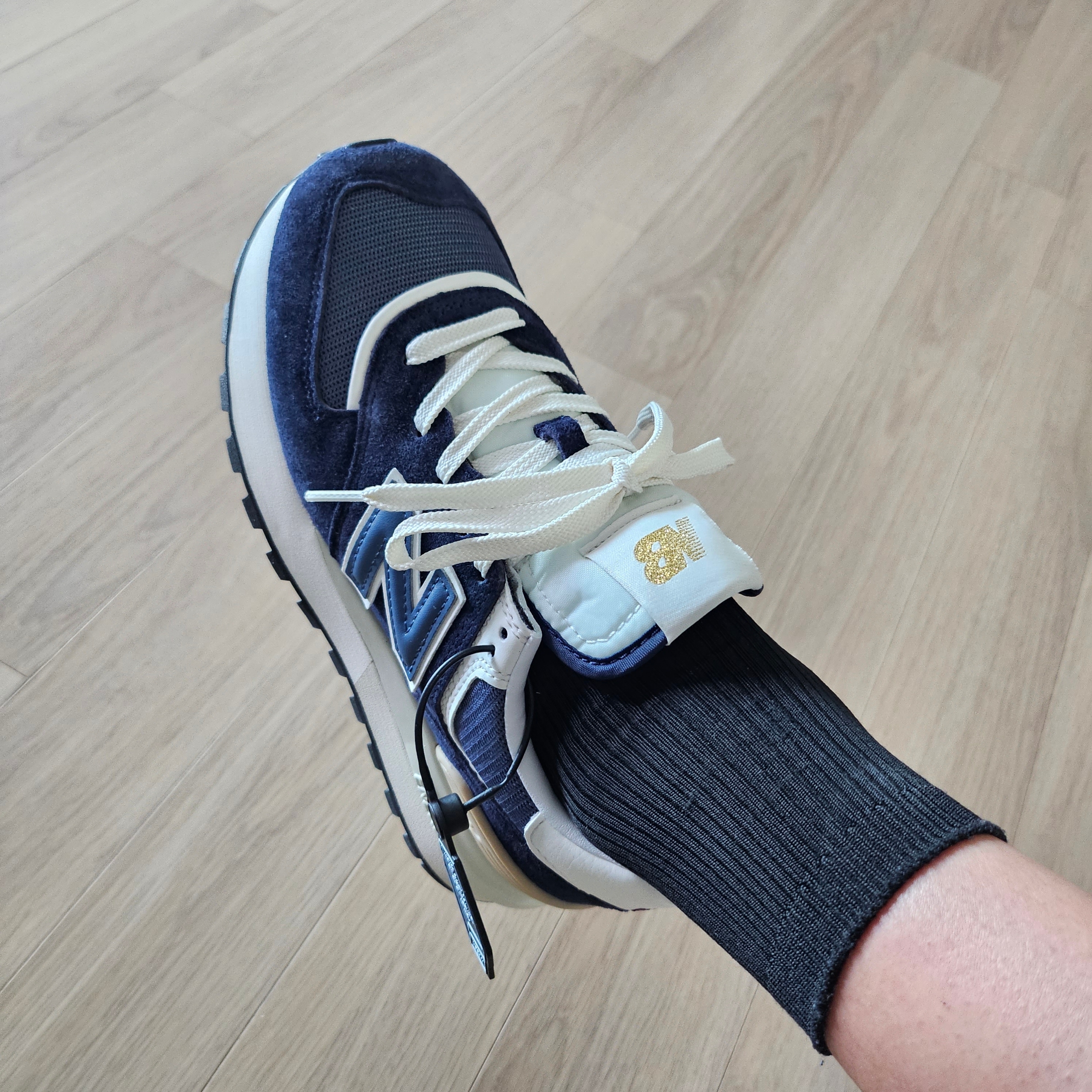 New Balance 574 Legacy Navy 착용 스타일 - 1