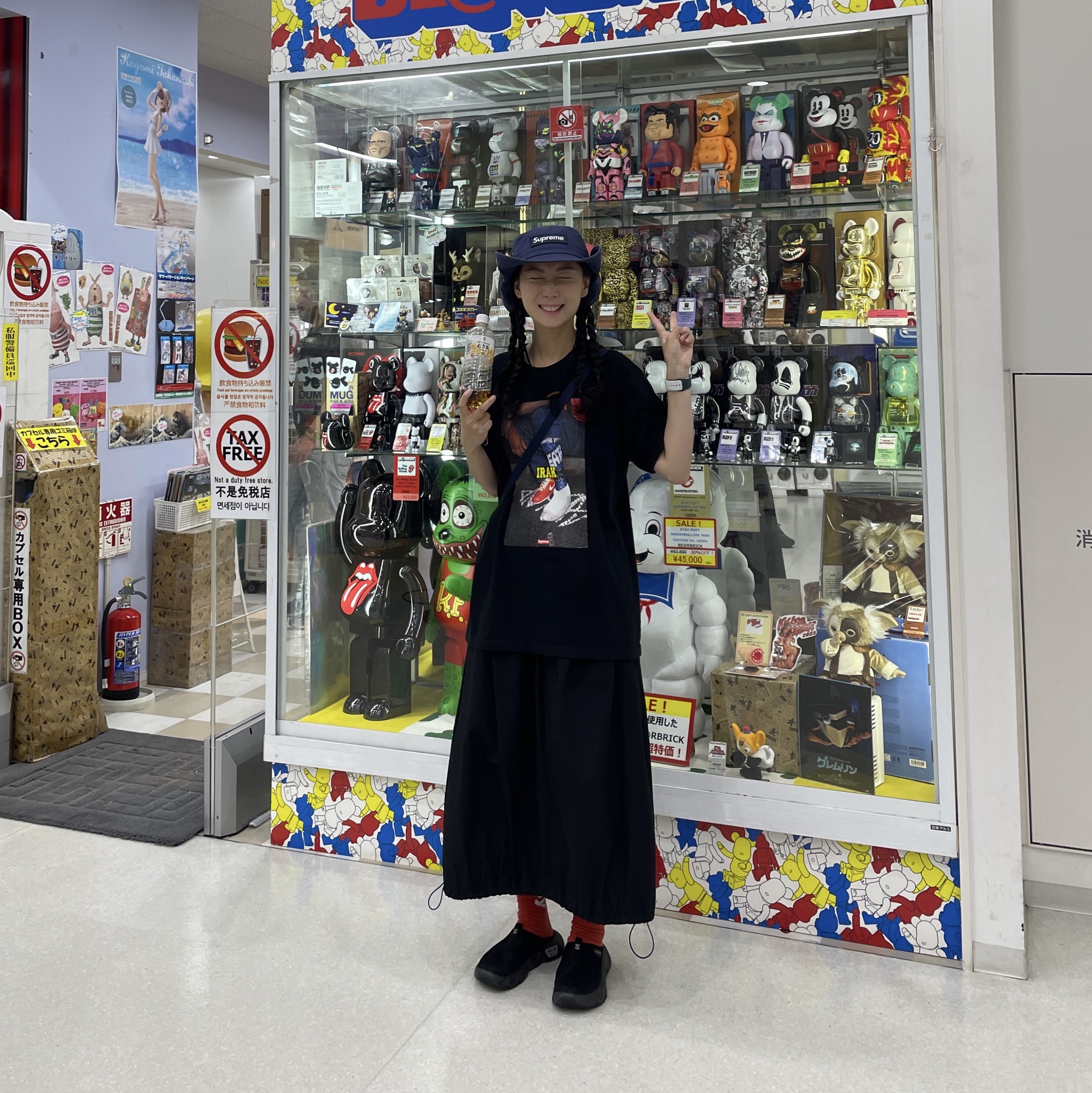Supreme Military Boonie Navy - 23FW, Supreme x Irak Cast T-Shirt Black - 22FW 착용 스타일