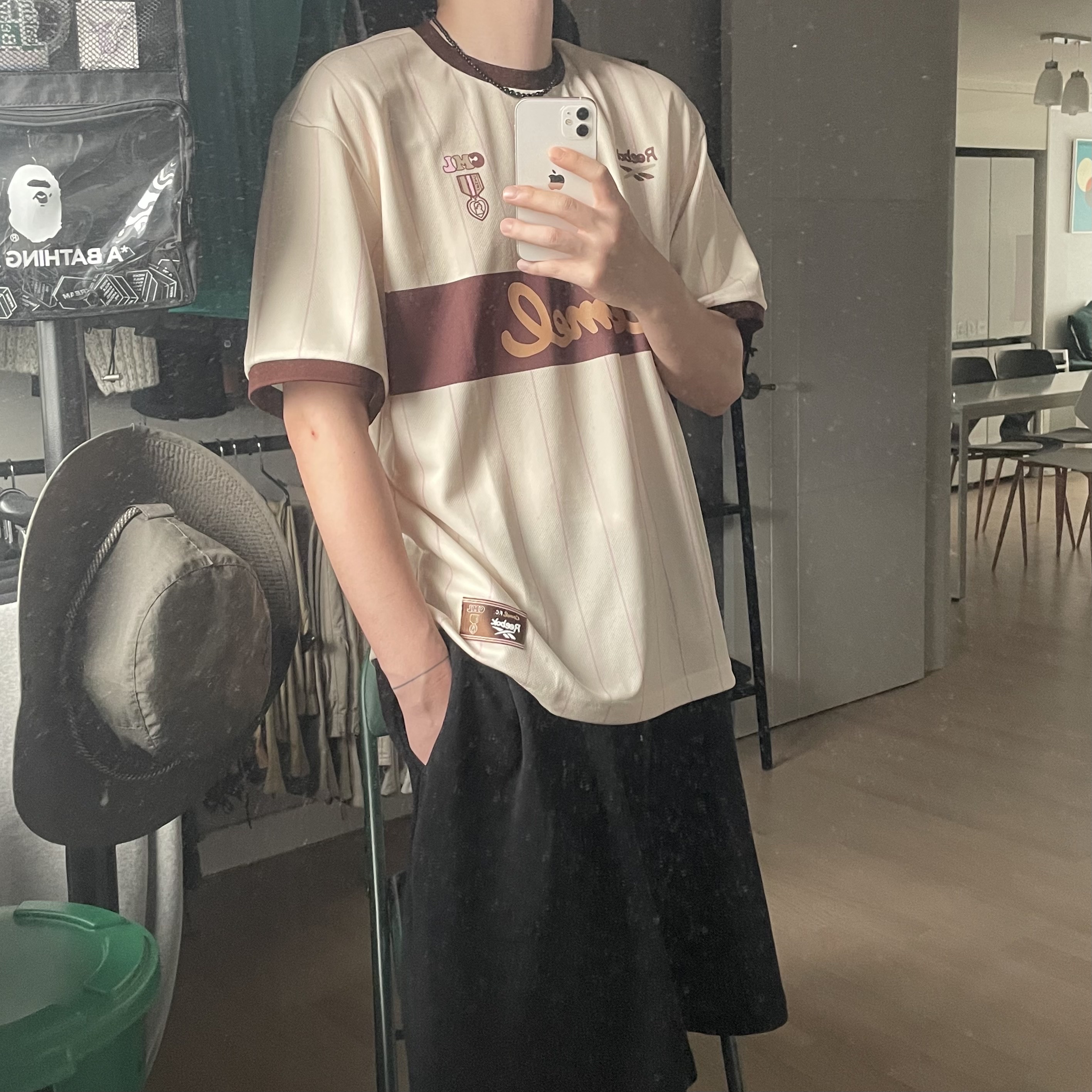 Reebok x Camel Coffee Blockcore T-Shirt Camel 착용 스타일 - 1