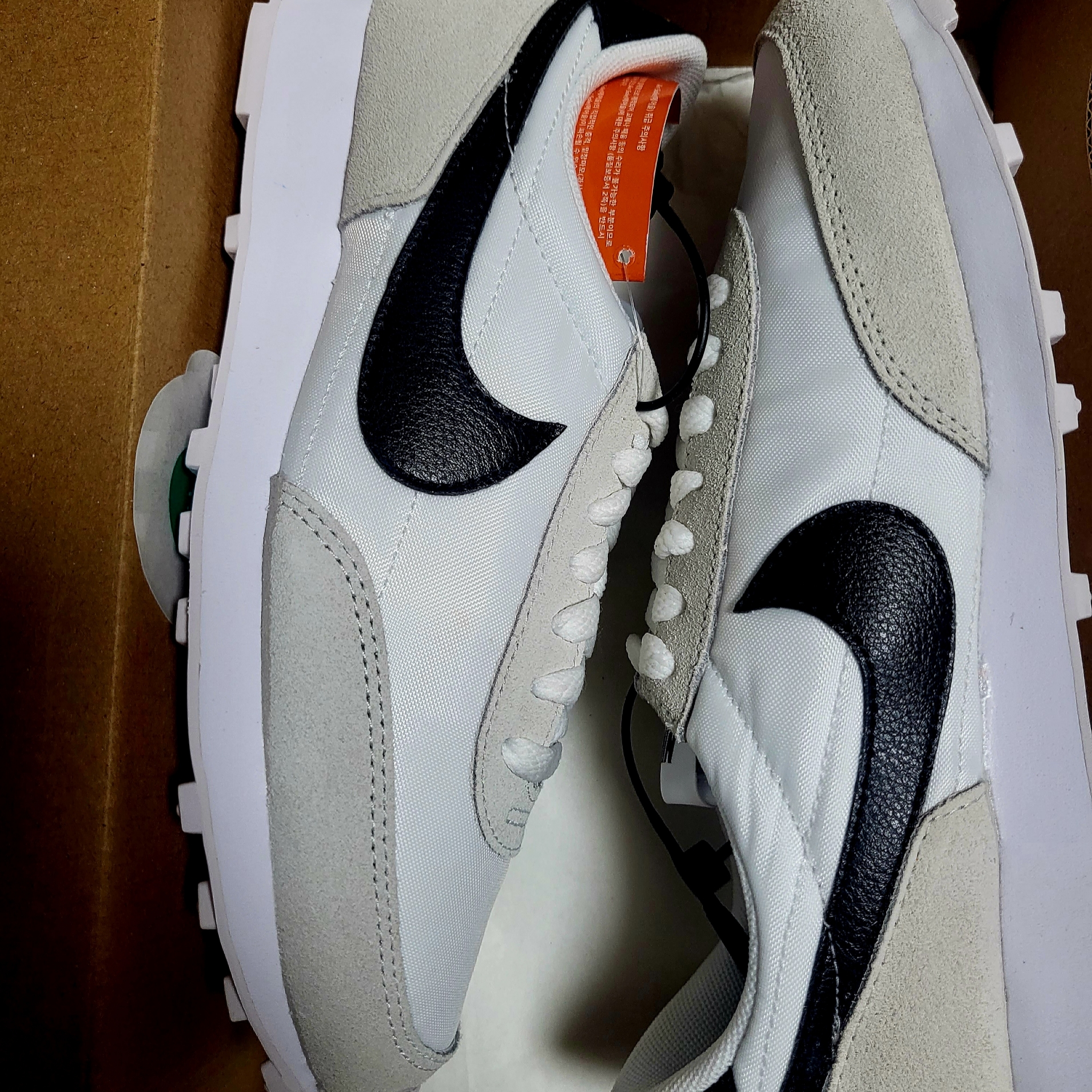 (W) Nike Daybreak Summit White Black 착용 스타일