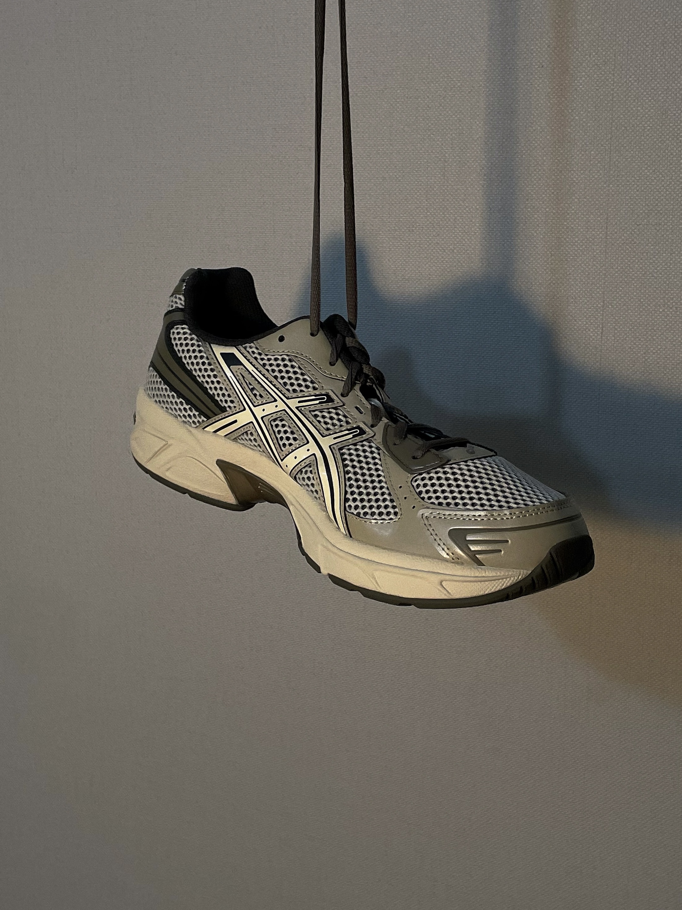 (W) Asics Gel-1130 White Midnight, Asics x Hal Studios Gel-1130 MK-III Glacier 착용 스타일