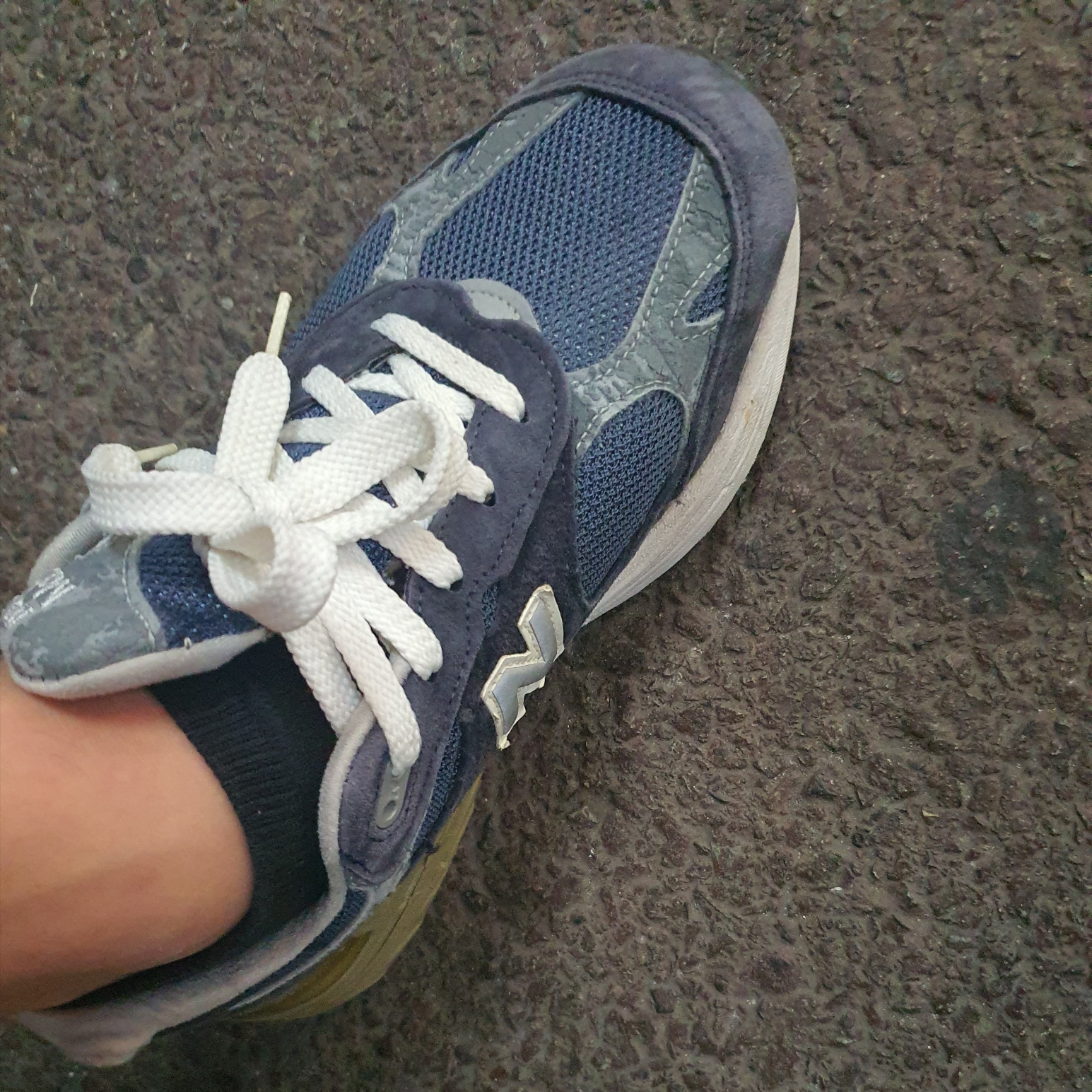 (W) New Balance 993 Made in USA Navy - D Wide 착용 스타일 - 2
