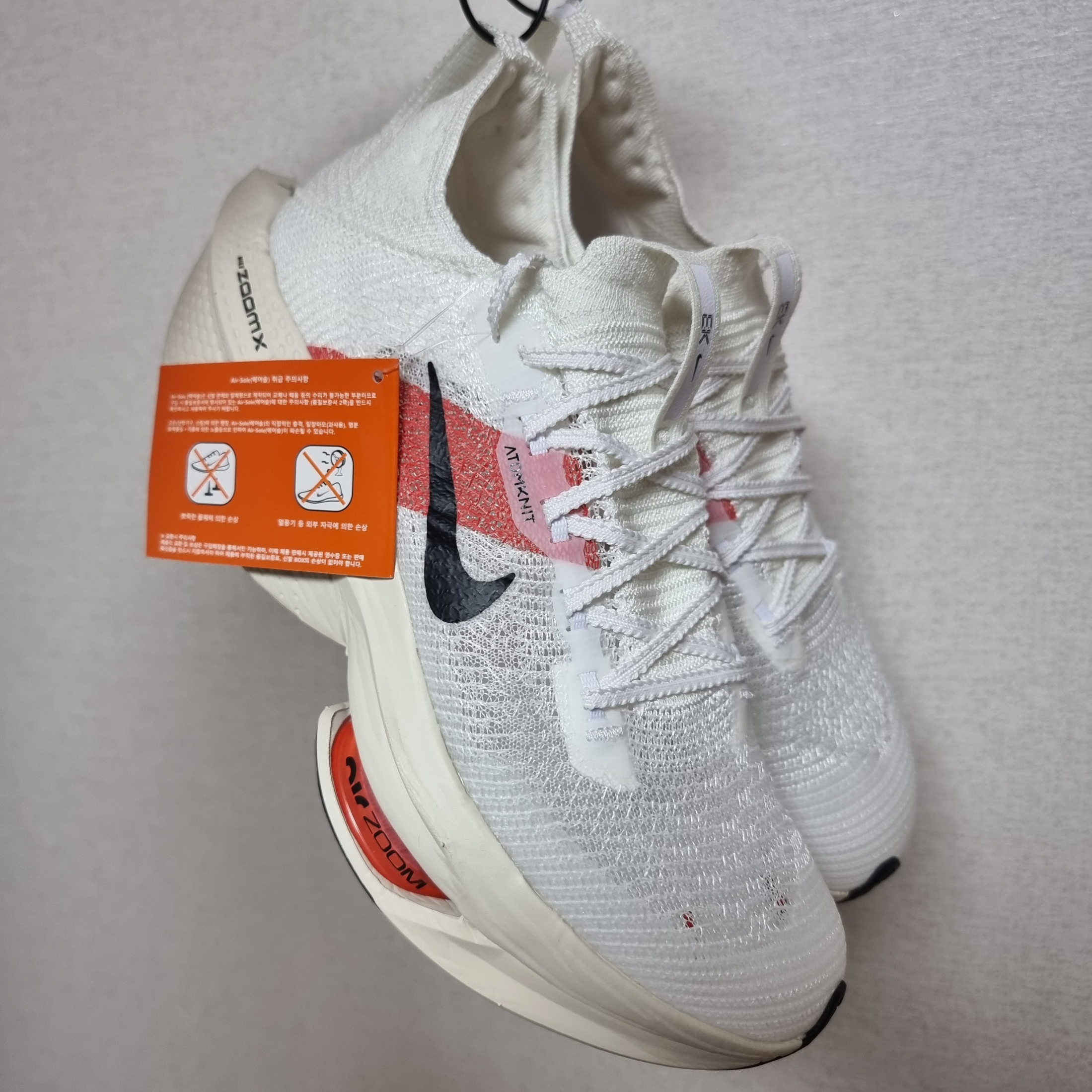 Nike Air Zoom Alphafly Next% 2 Eliud Kipchoge, Nike Dri-Fit Kipchoge Windrunner Coconut Milk Black Chile Red - Asia 착용 스타일 - 3