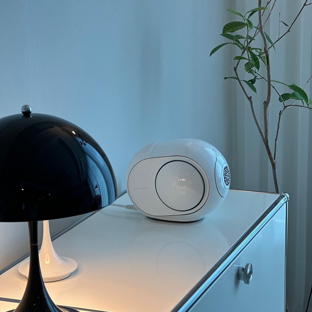 Devialet Phantom2 95dB Speaker White 착용 스타일