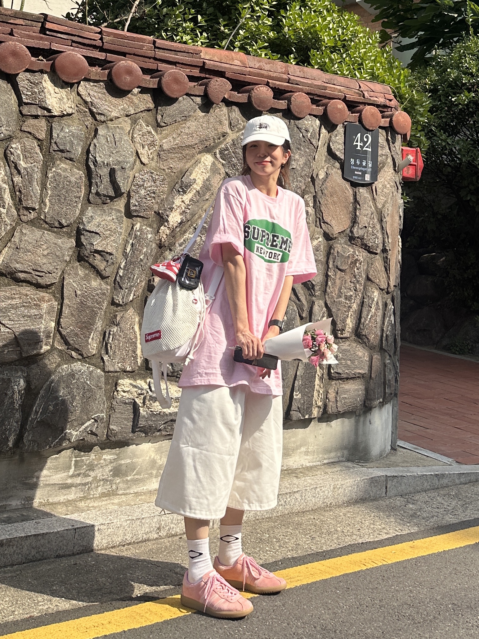 Supreme Mesh Small Backpack White - 23SS, Adidas Bermuda Glow Pink 착용 스타일 - 3