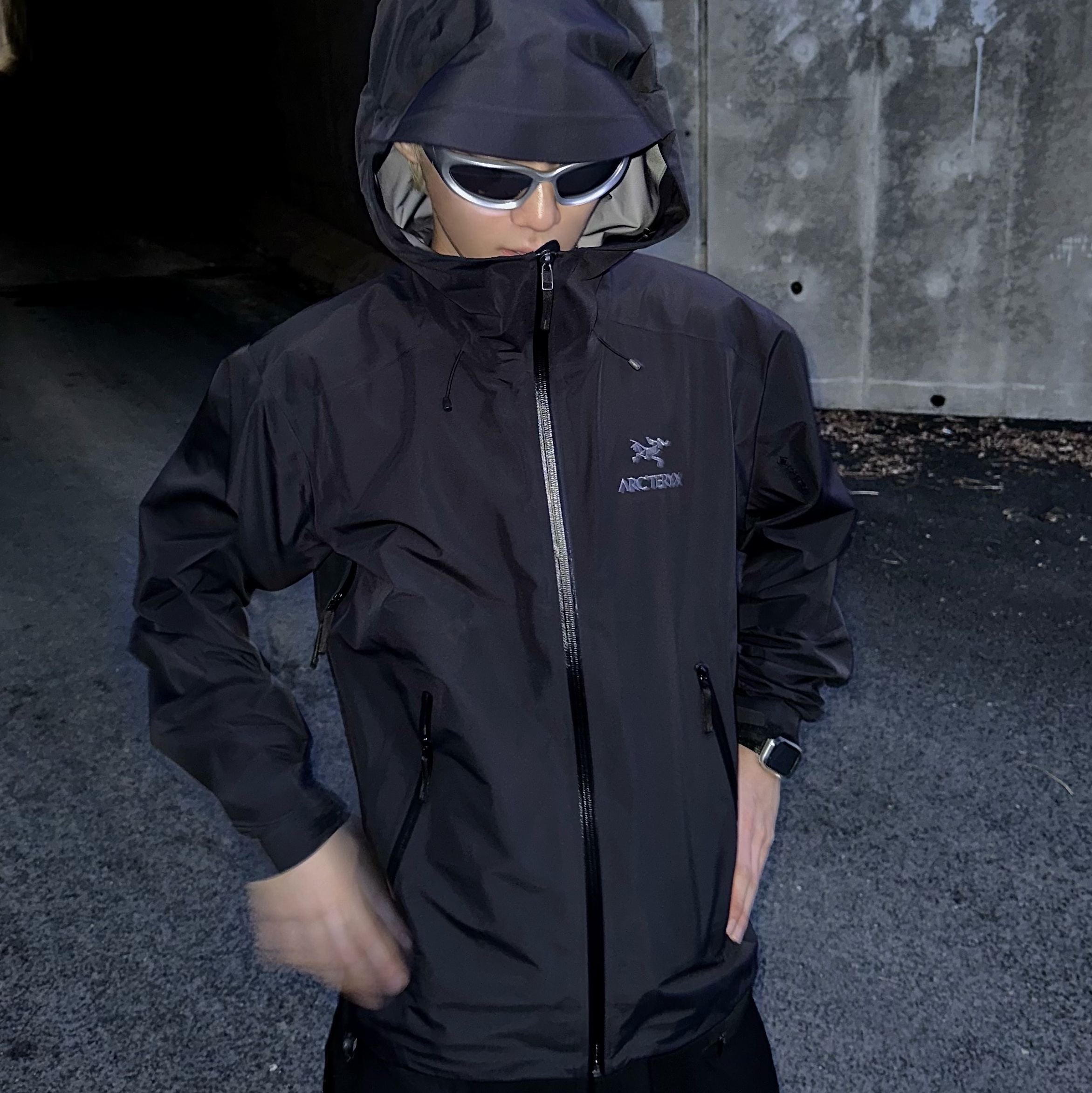 Arc'teryx Beta LT Jacket Black 착용 스타일
