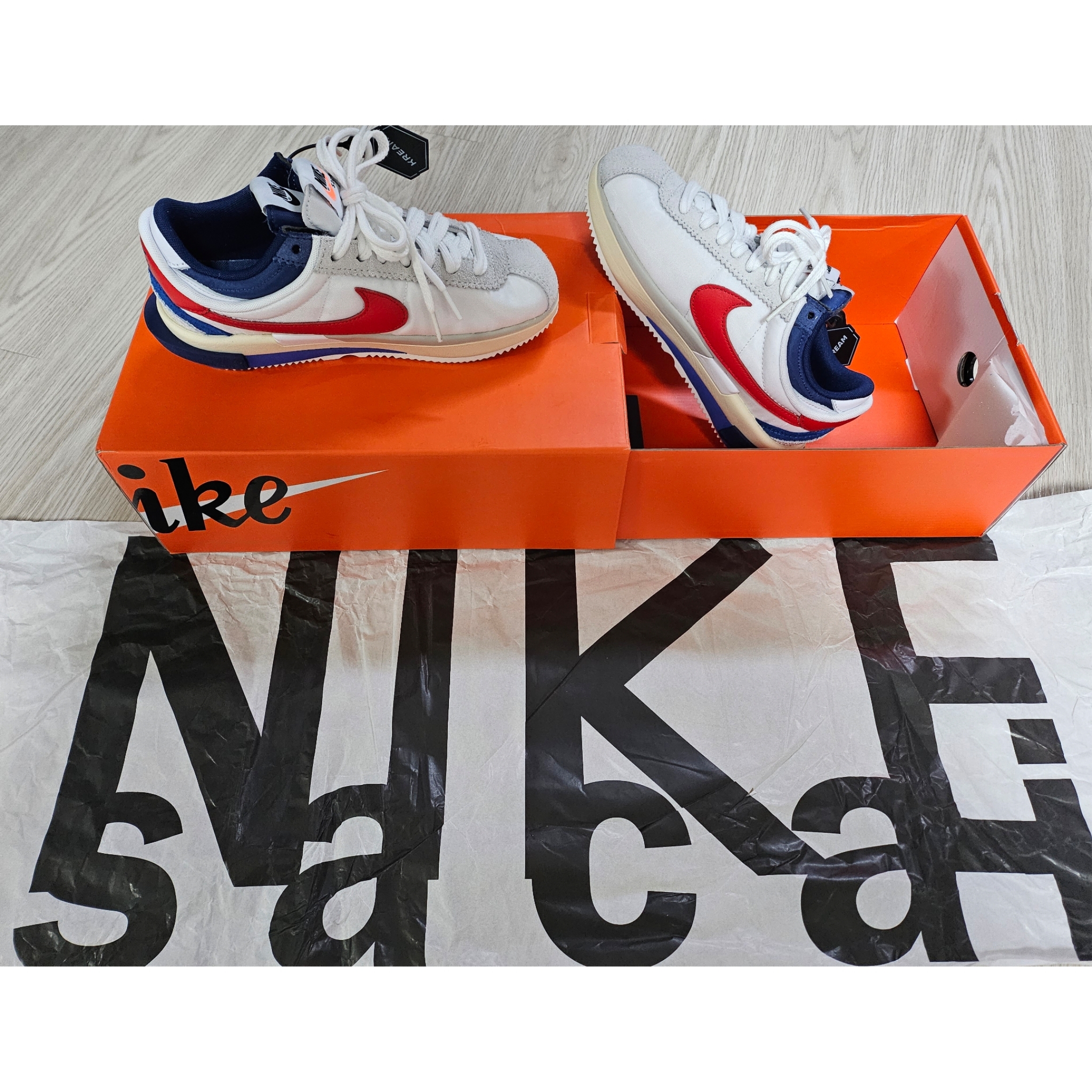 Nike x Sacai Zoom Cortez SP White and University Red 착용 스타일 - 1