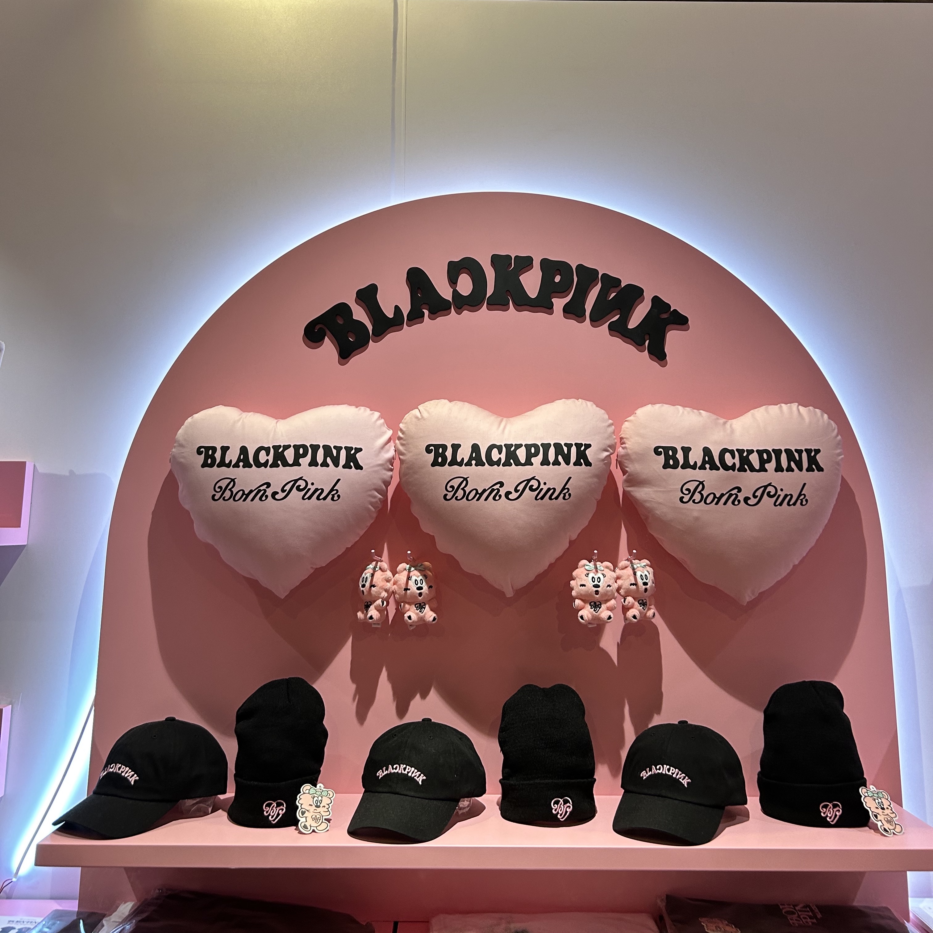 Verdy x Blackpink Binky Keychain Pink, Verdy x Blackpink Sticker Pack 착용 스타일 - 3